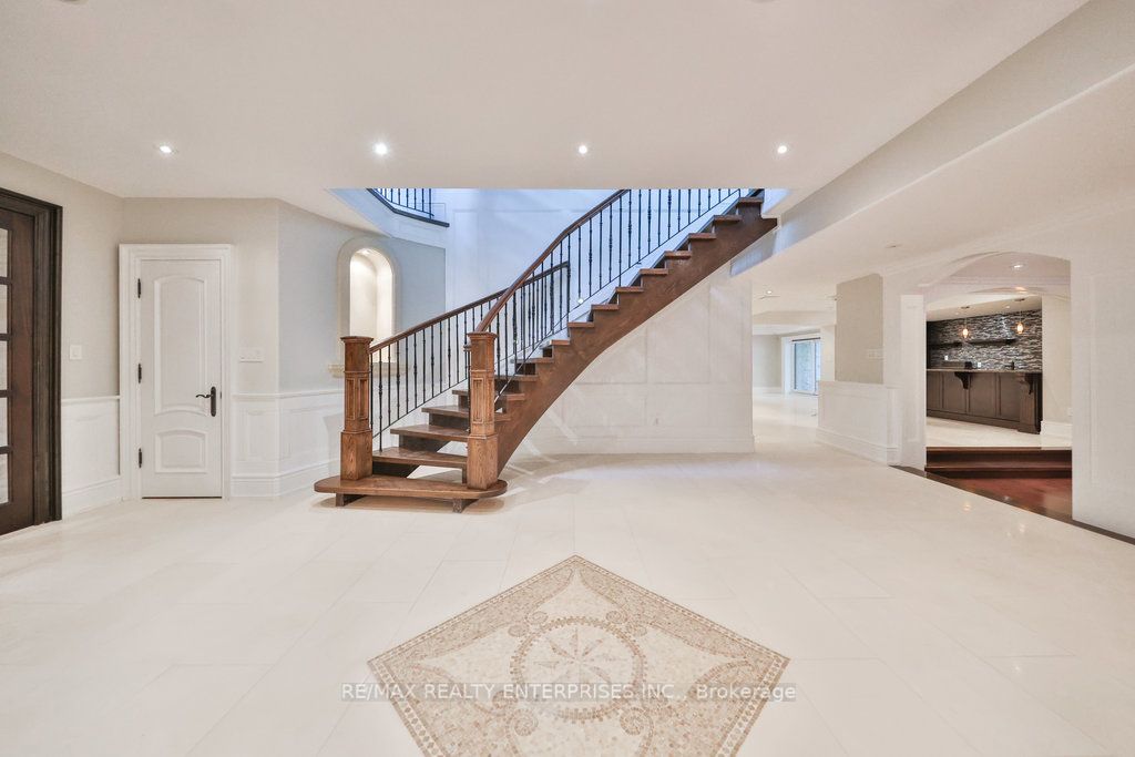 1135 Algonquin Dr