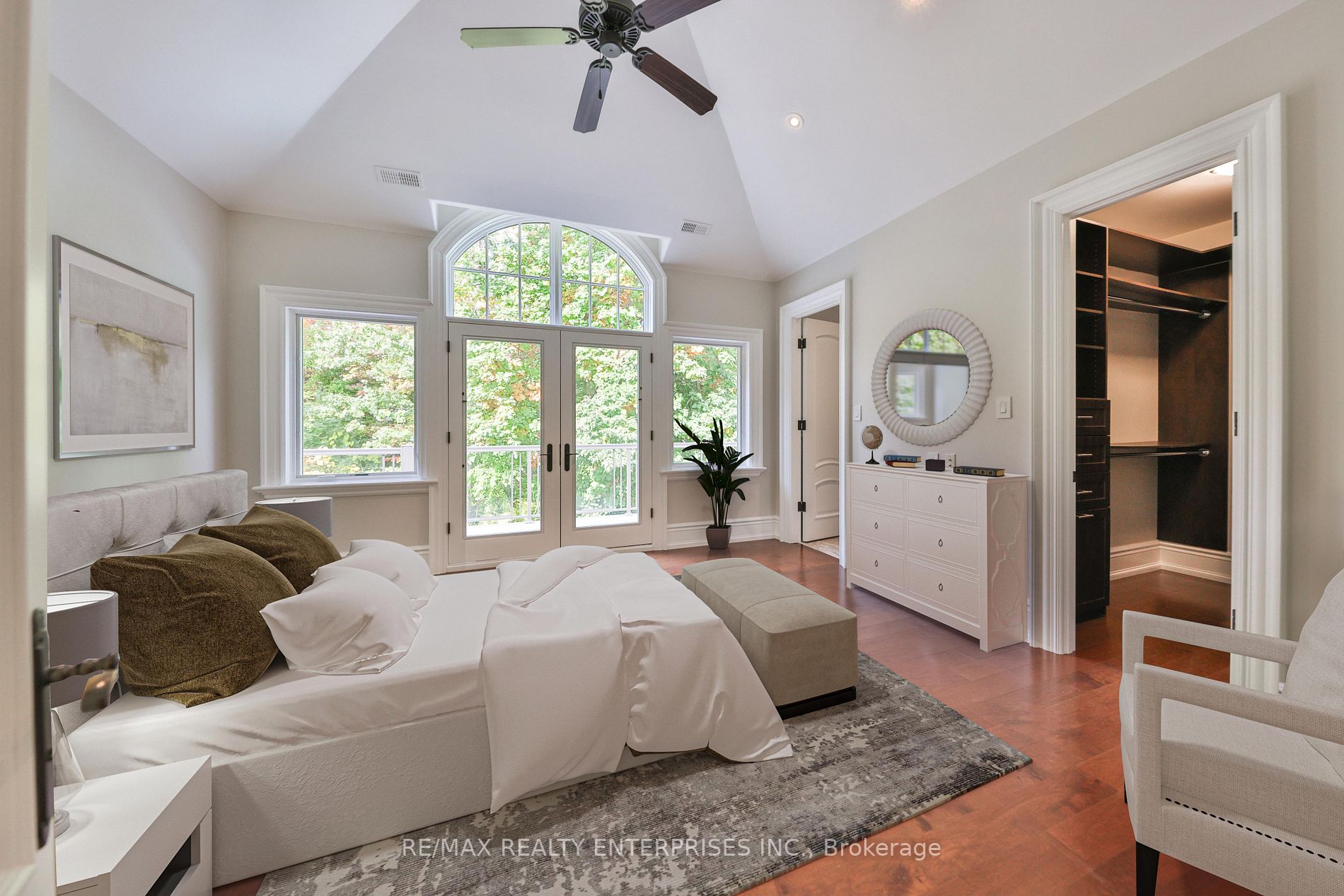 1135 Algonquin Dr