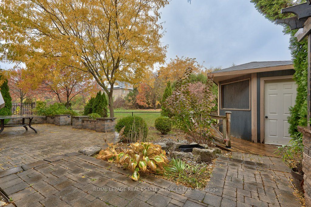 2425 Edgerose Lane