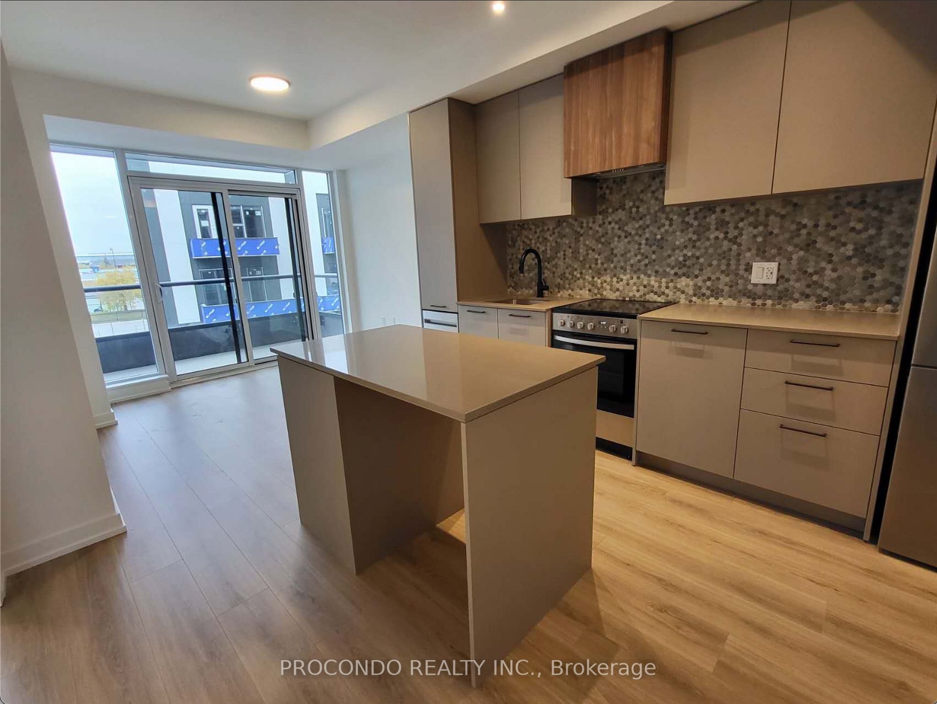 10 Lagerfeld Dr, #201
