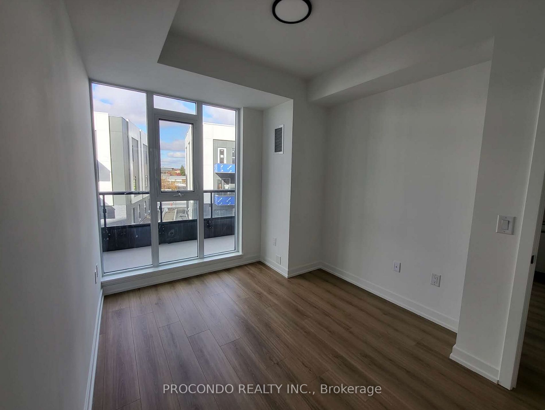 10 Lagerfeld Dr, #201