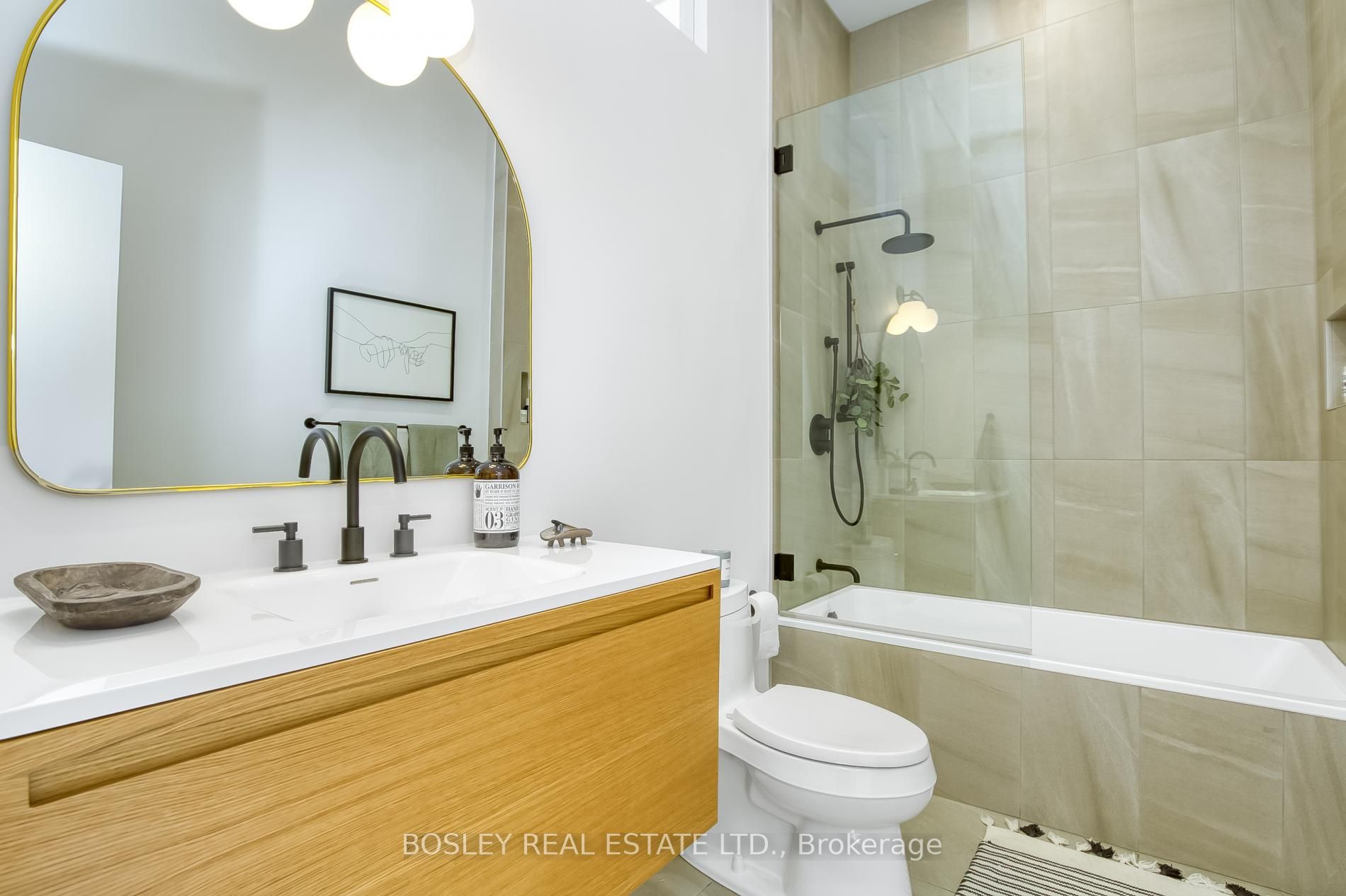 6 Bartlett Ave, #4