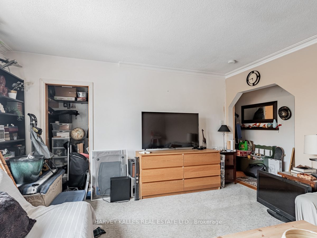 661 The Queensway