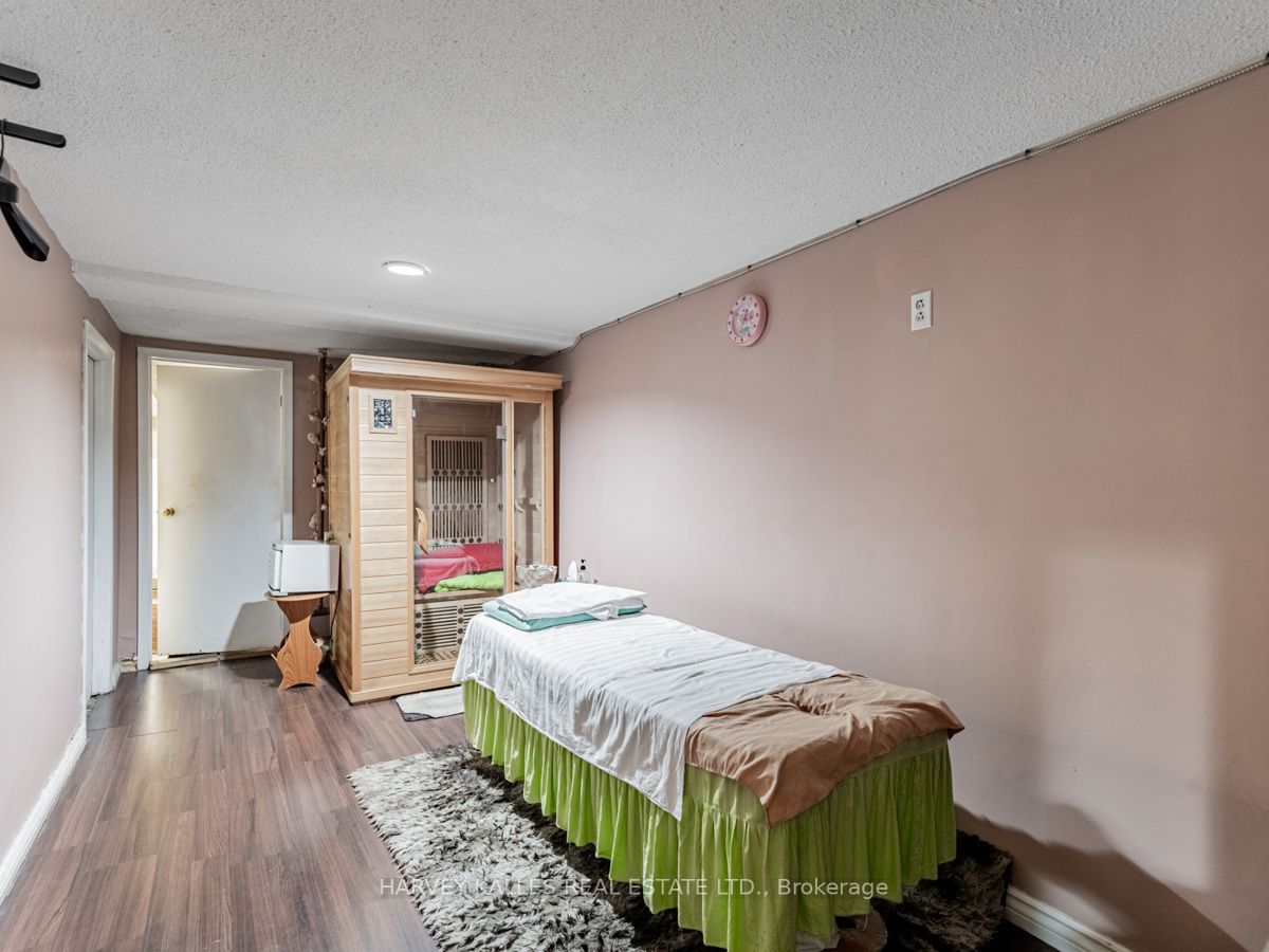 661 The Queensway