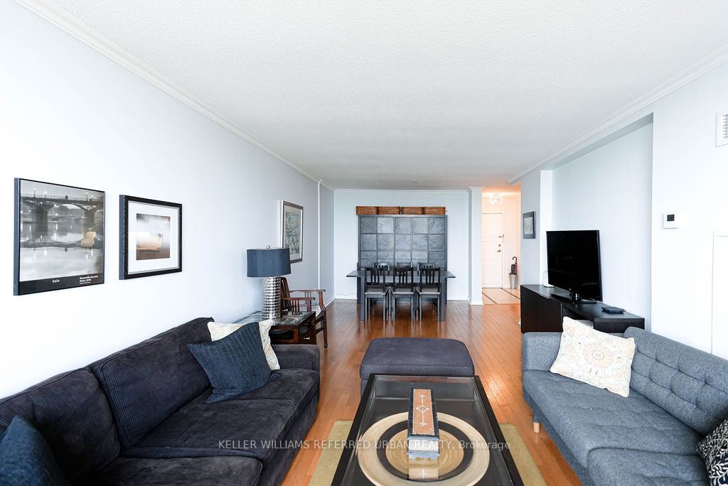 812 Burnhamthorpe Rd, #Ph04