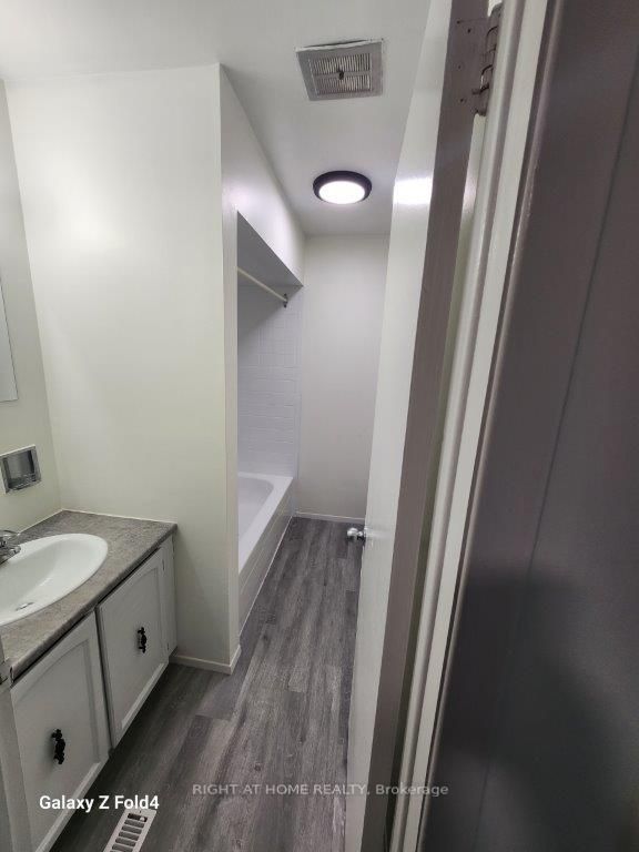 5475 Lakeshore Rd E, #3