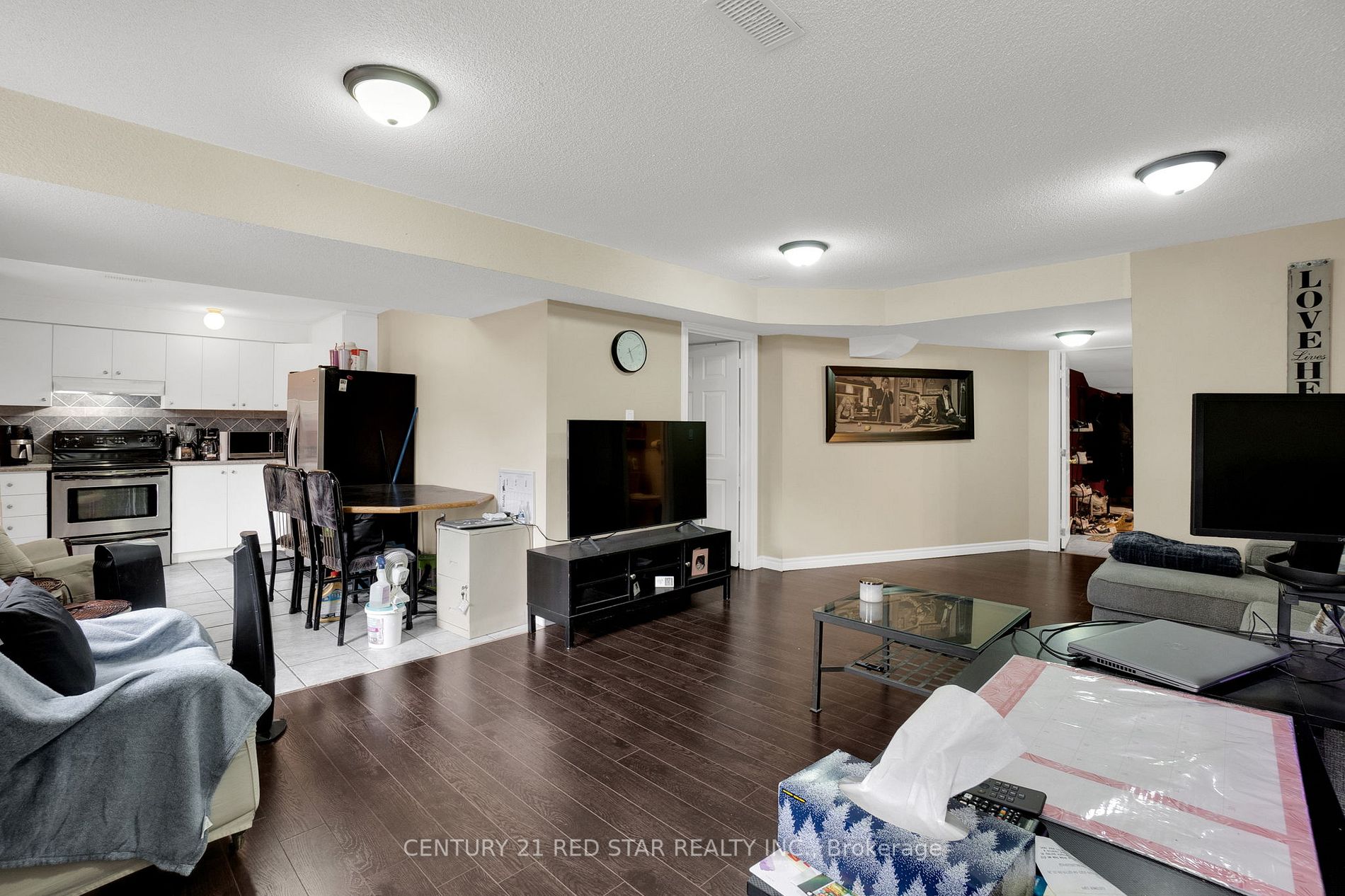 23 Oblate Cres
