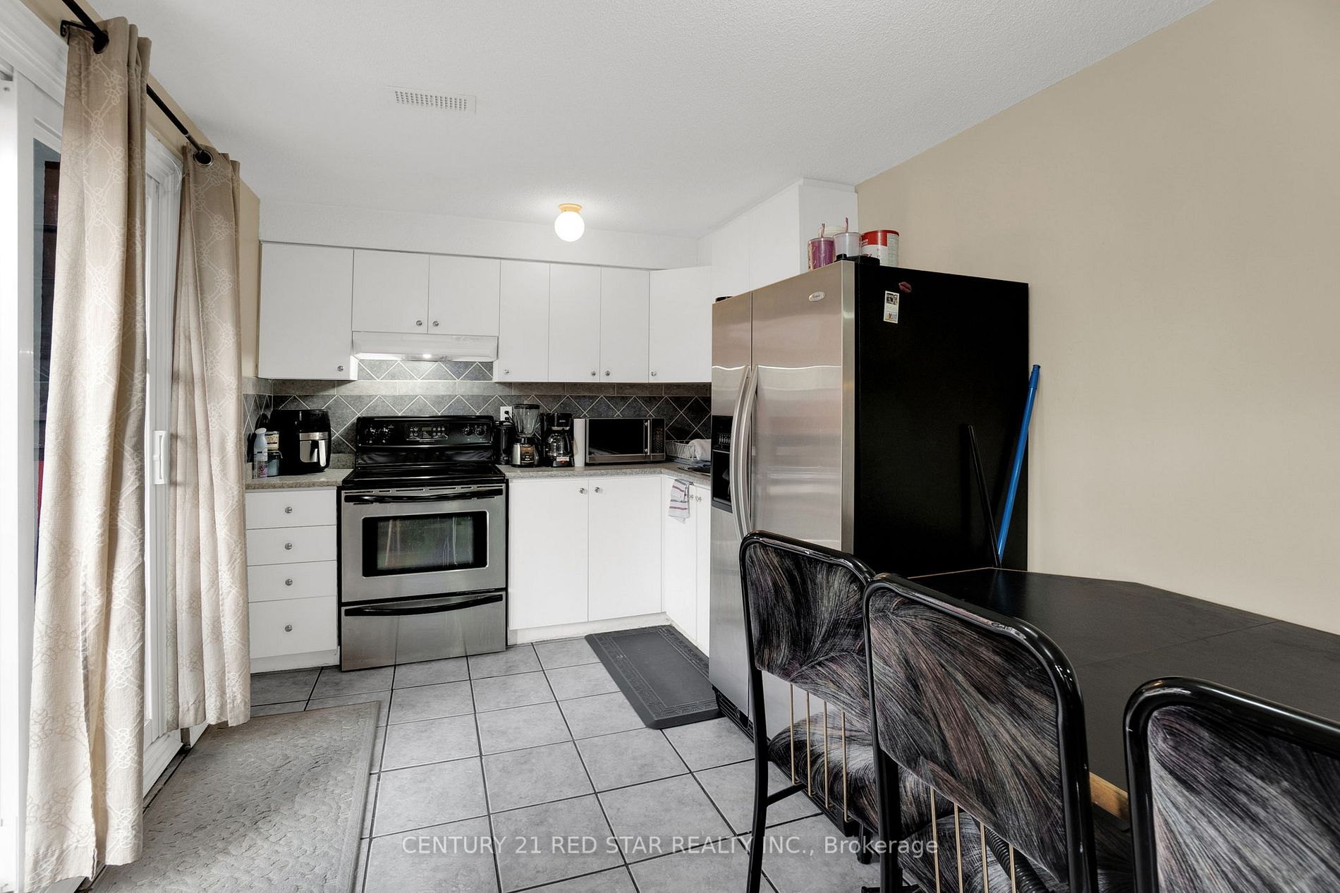 23 Oblate Cres