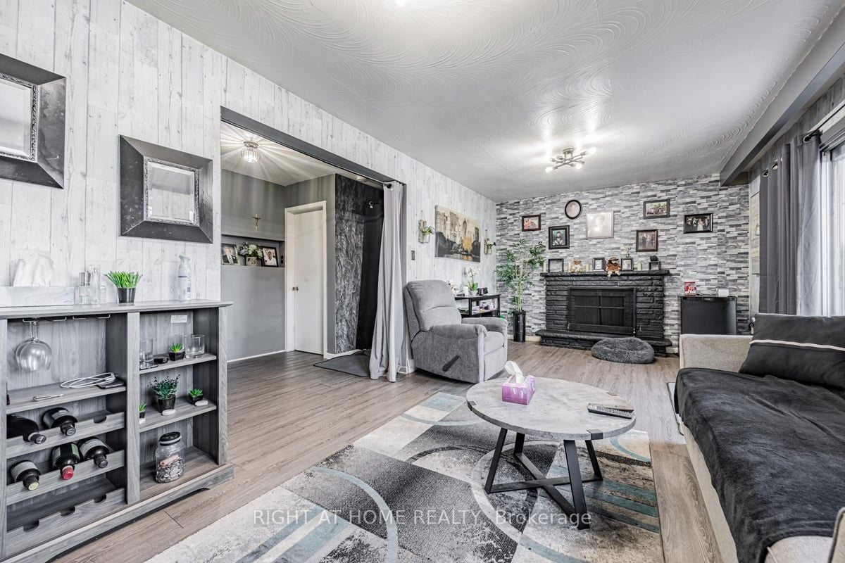 44 Anthia Dr
