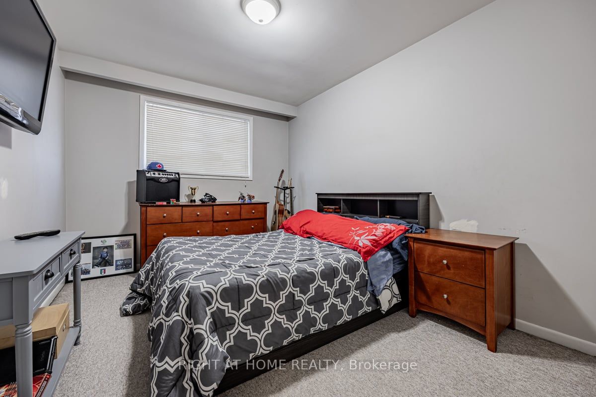 44 Anthia Dr