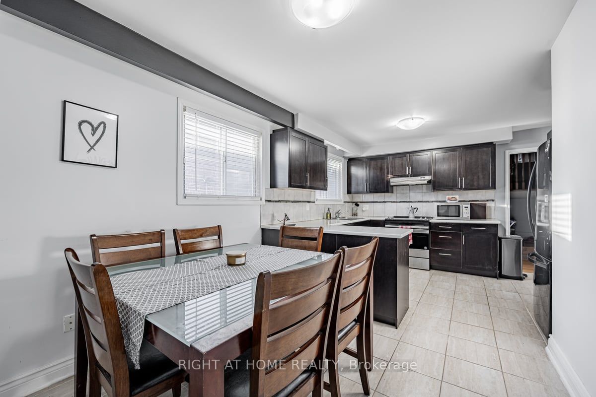 44 Anthia Dr
