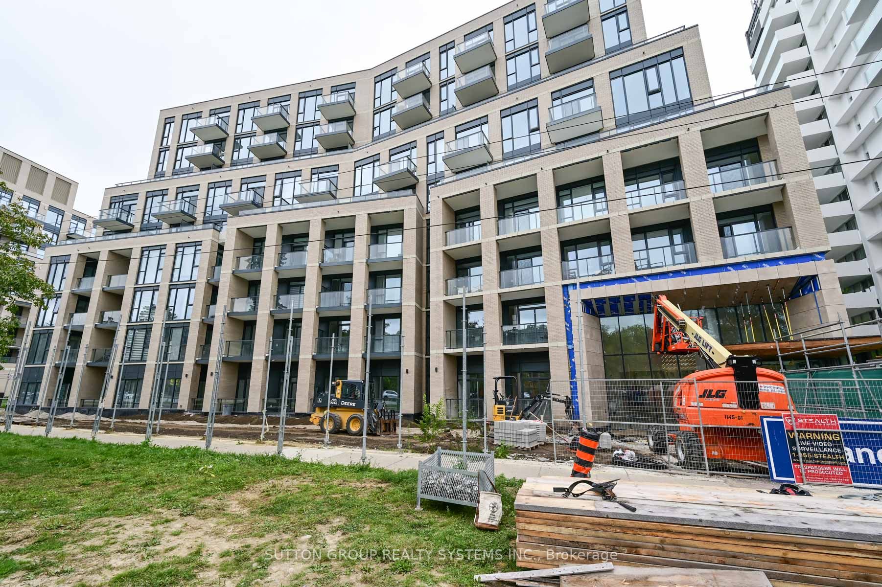 293 The Kingsway, #207