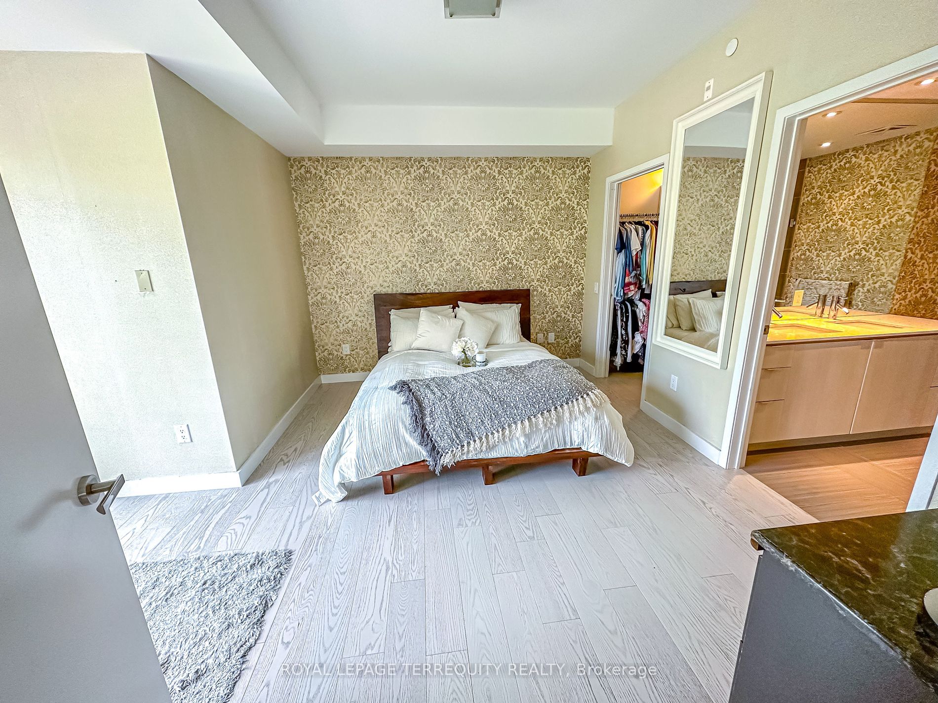 5025 Harvard Rd, #204