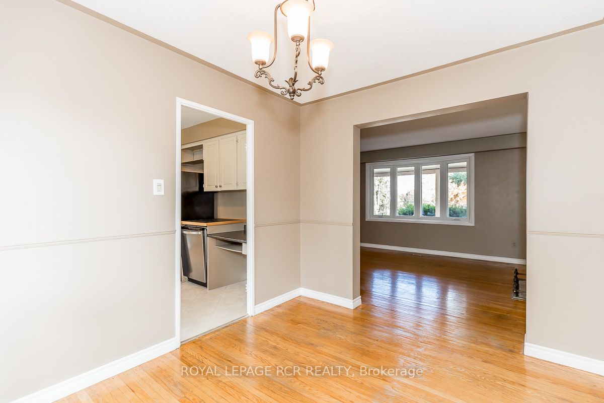 6 Erindale Ave