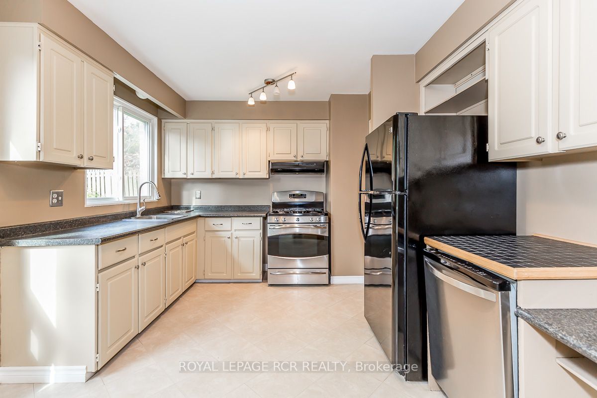 6 Erindale Ave