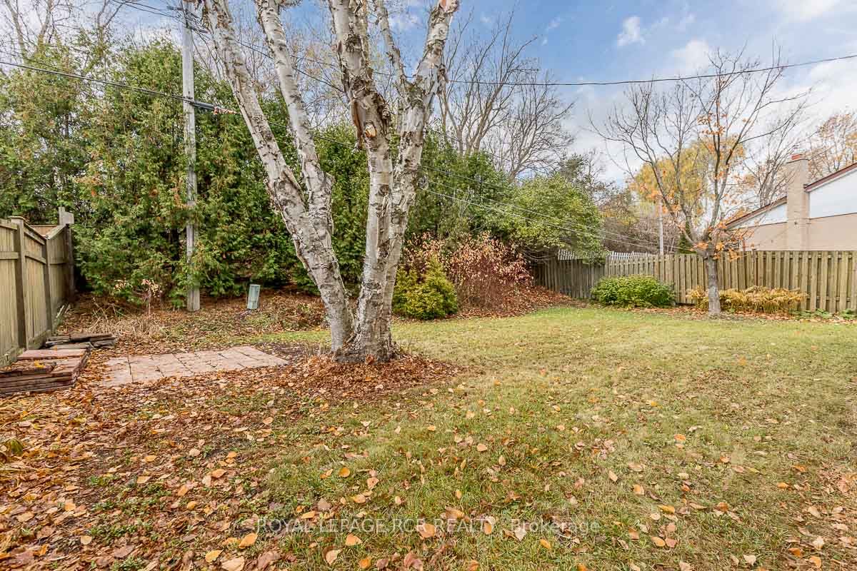 6 Erindale Ave