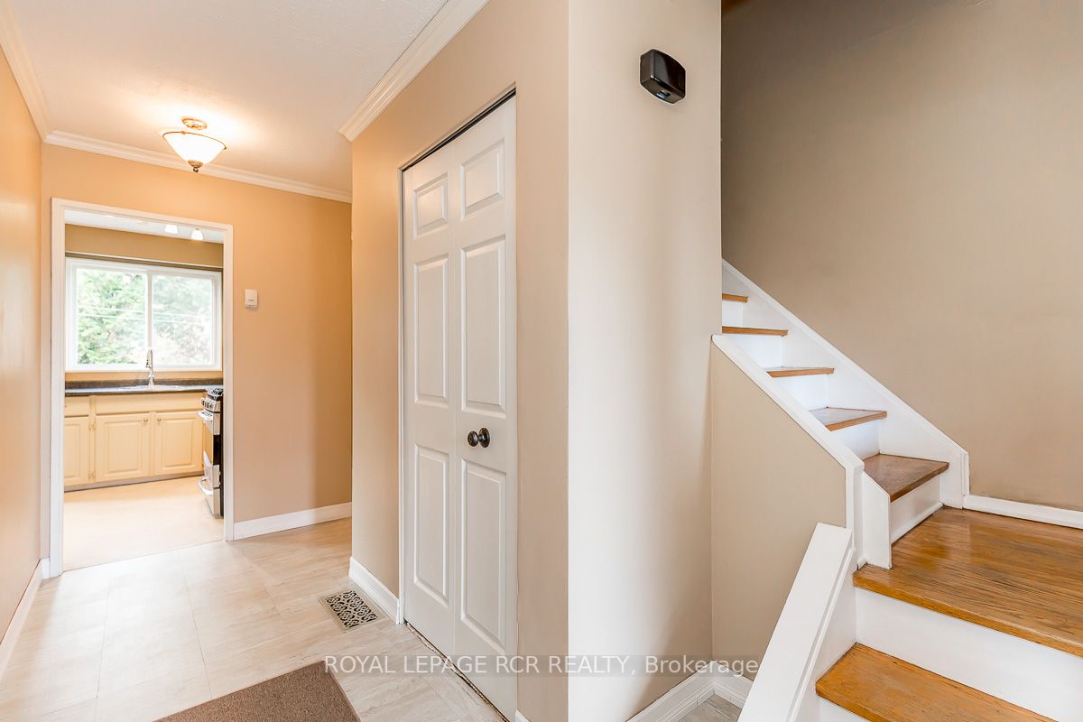 6 Erindale Ave