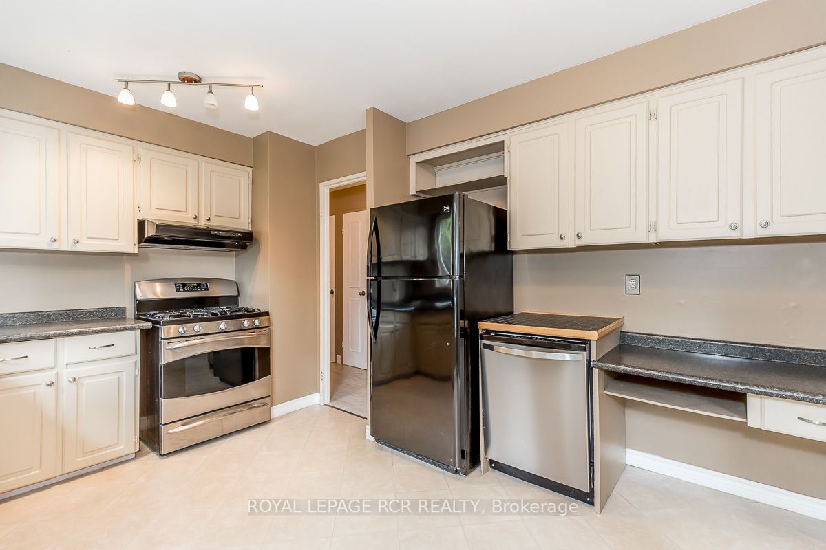 6 Erindale Ave