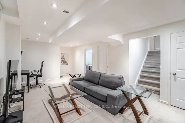 125 Fairhill Ave
