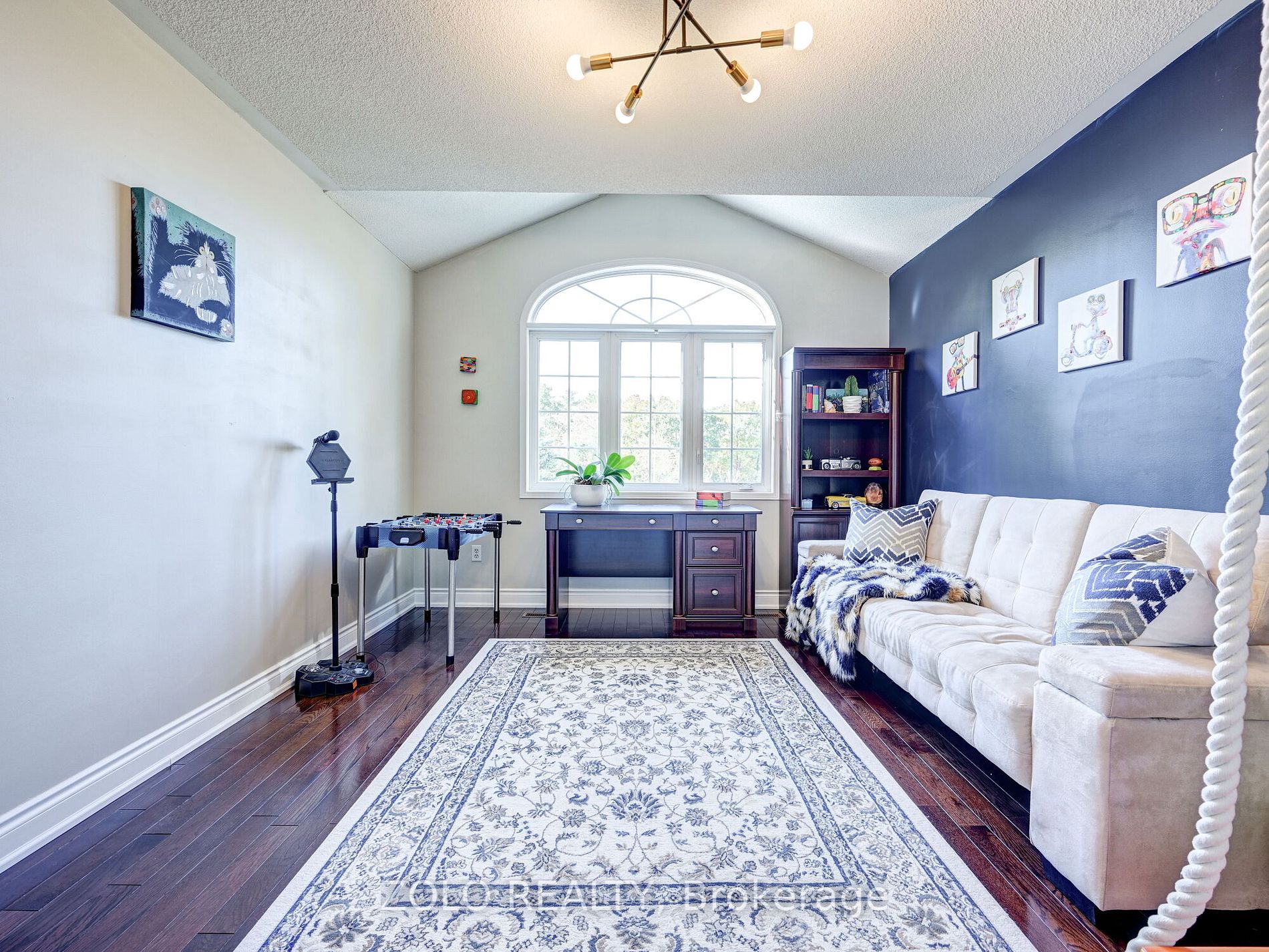 2375 East Gate Cres