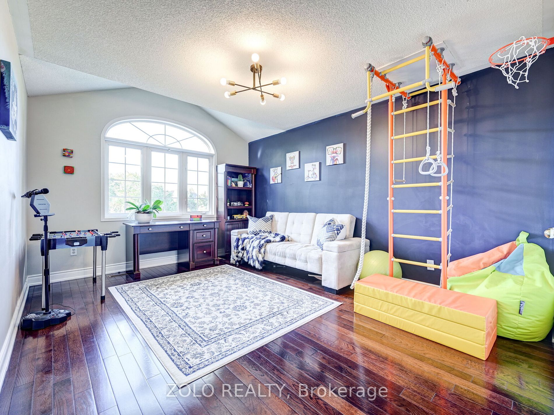 2375 East Gate Cres