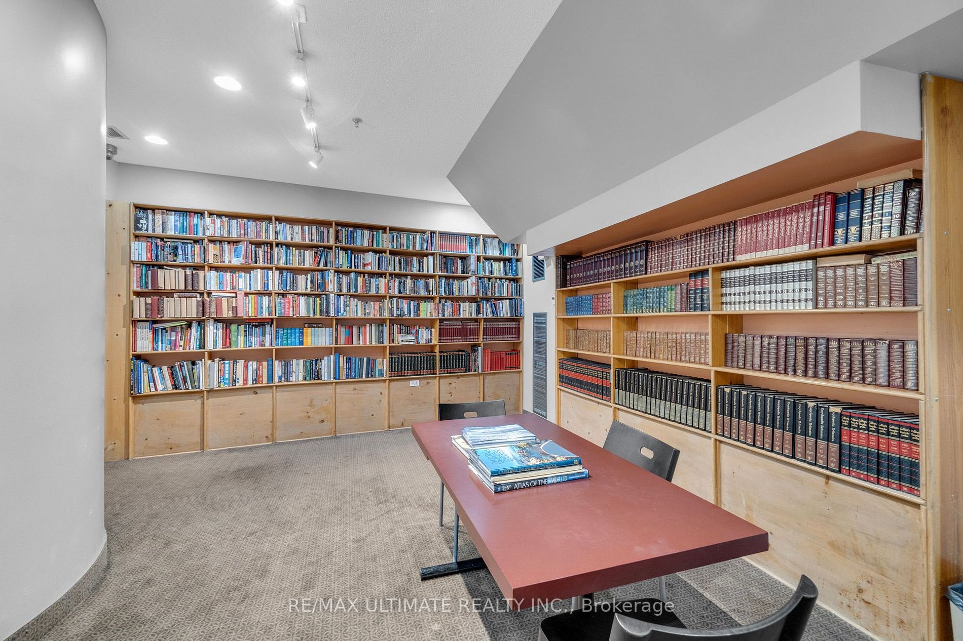 1 Hickory Tree Rd E, #902