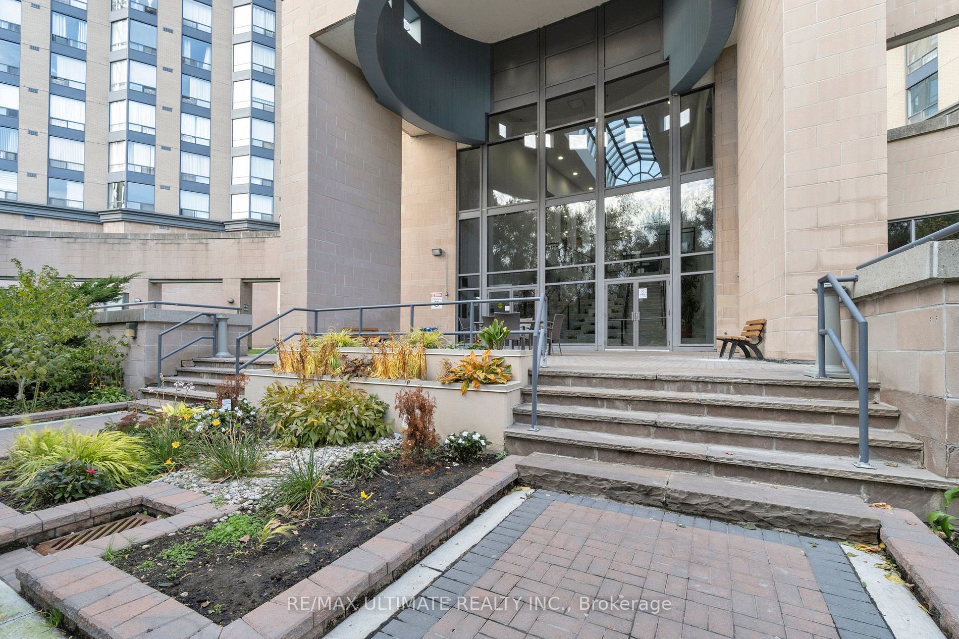 1 Hickory Tree Rd E, #902