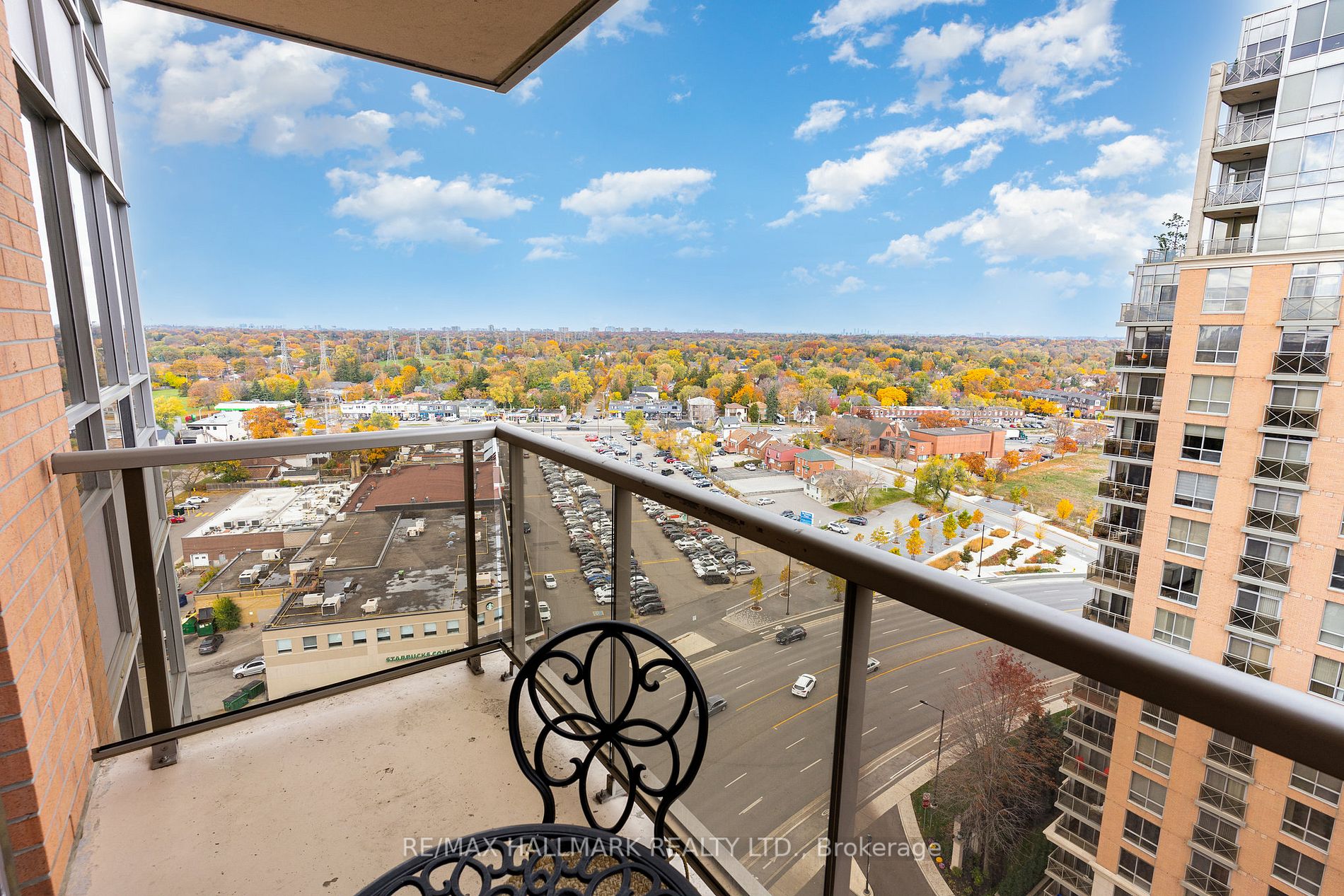 5233 Dundas St W, #1720