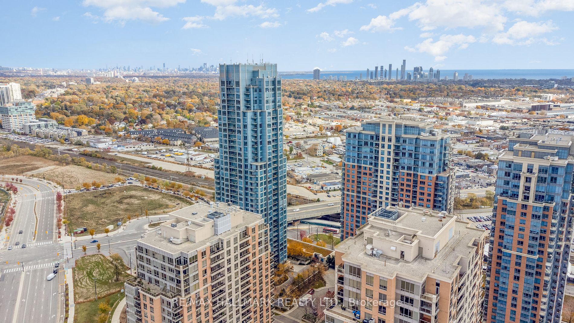 5233 Dundas St W, #1720