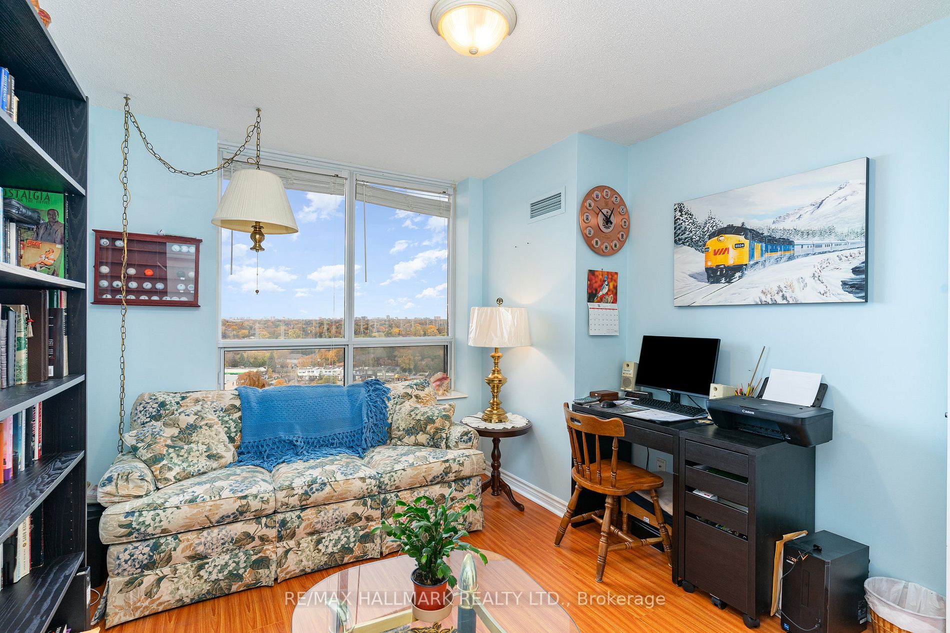 5233 Dundas St W, #1720