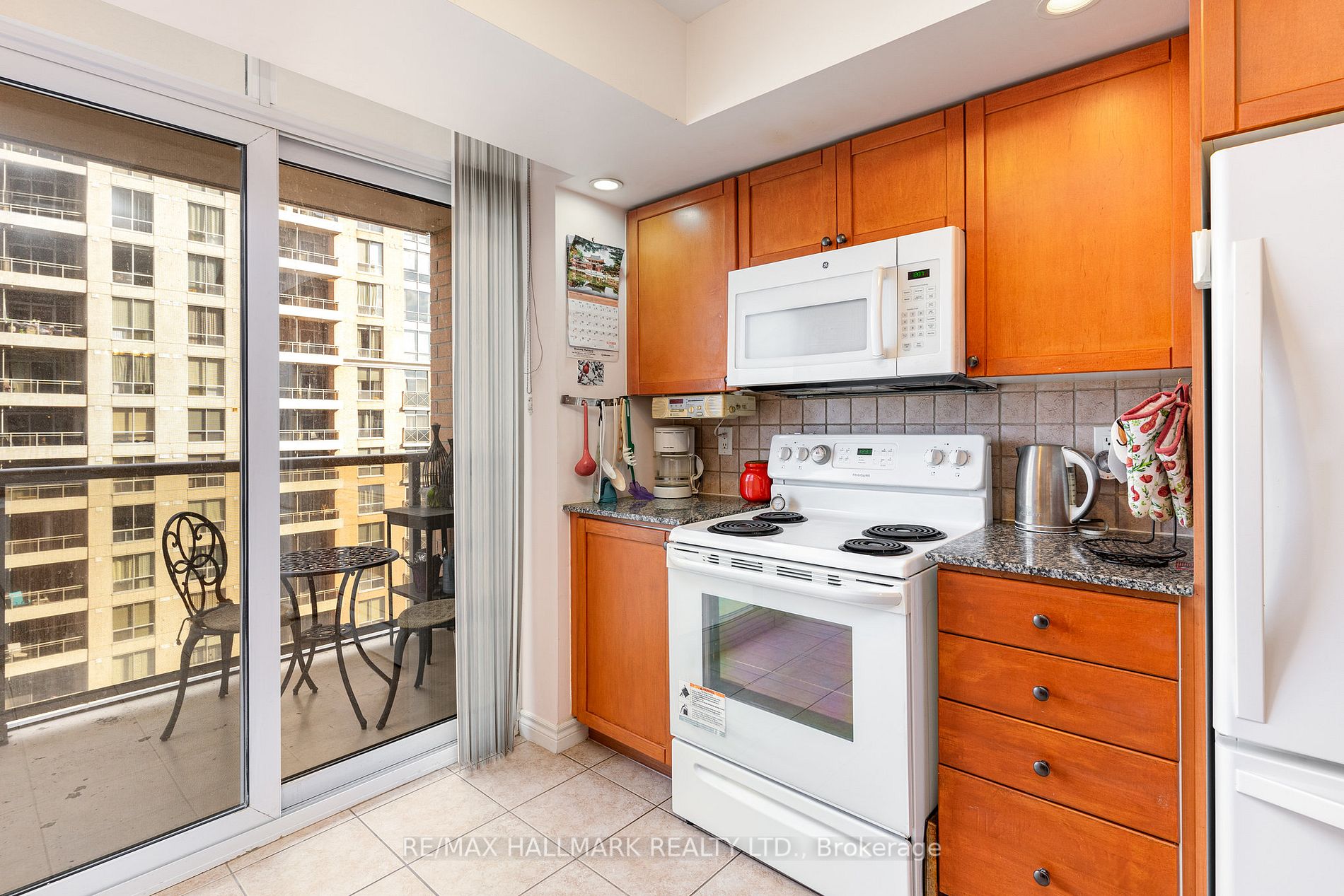 5233 Dundas St W, #1720