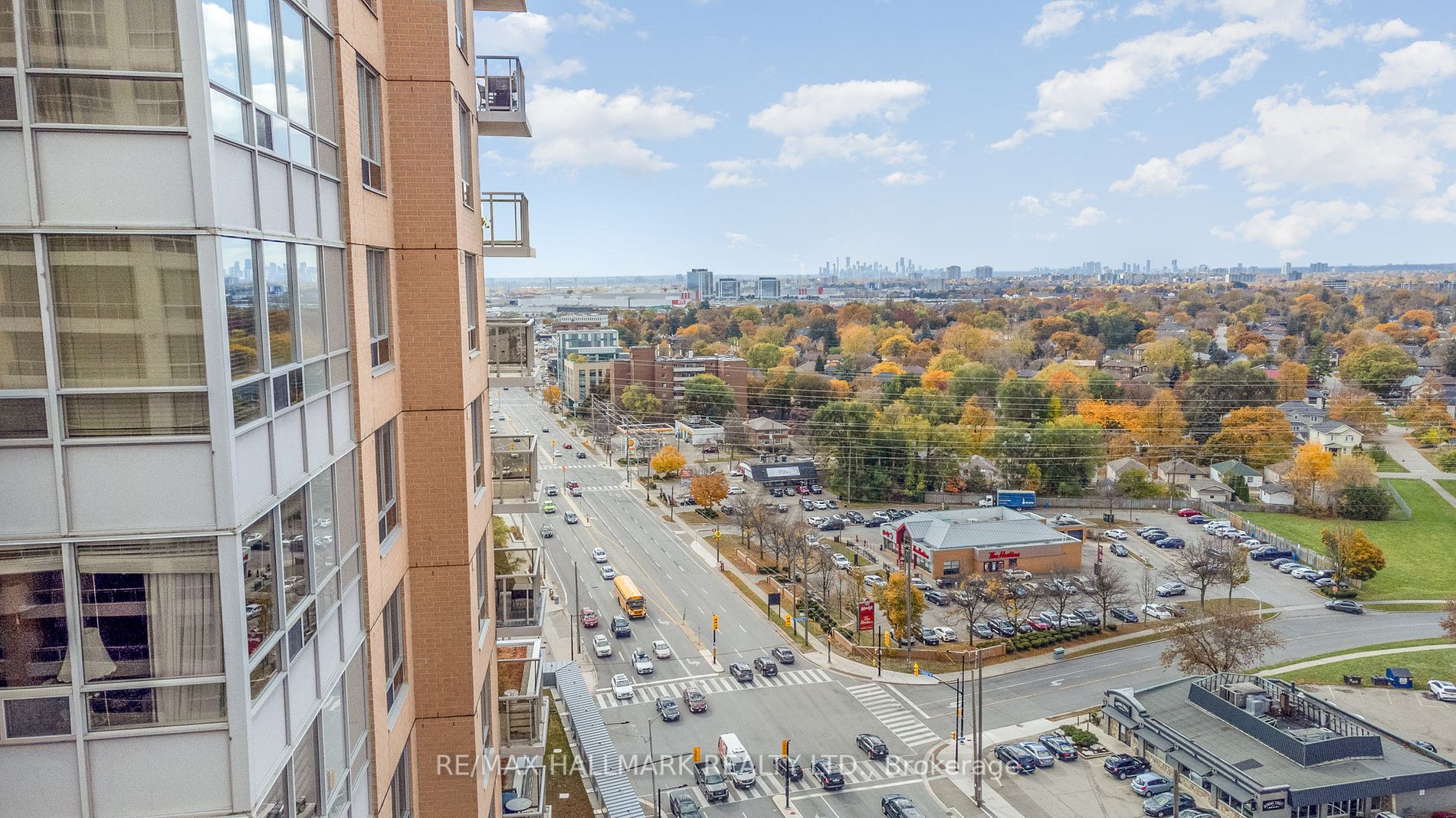 5233 Dundas St W, #1720