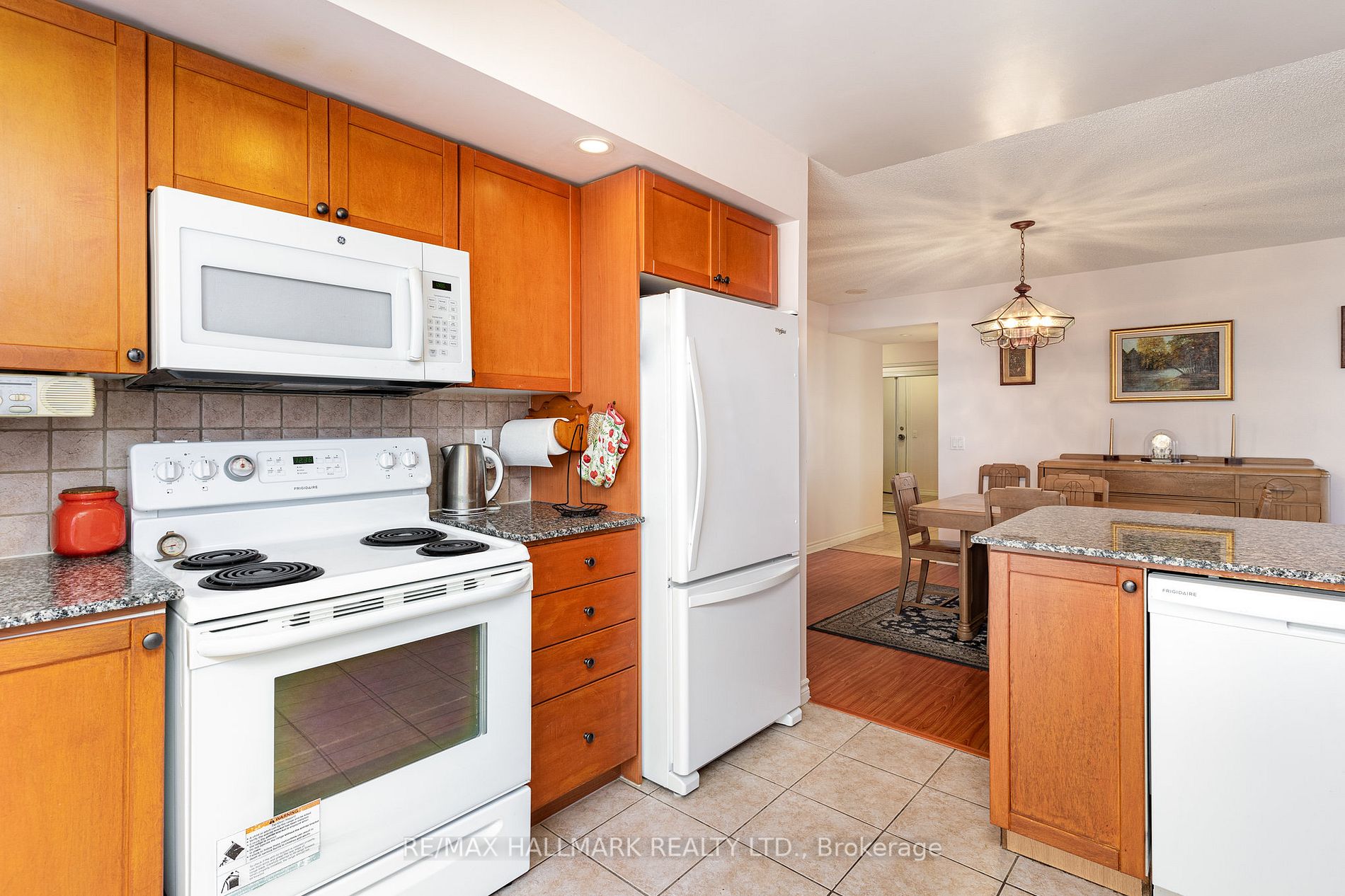 5233 Dundas St W, #1720