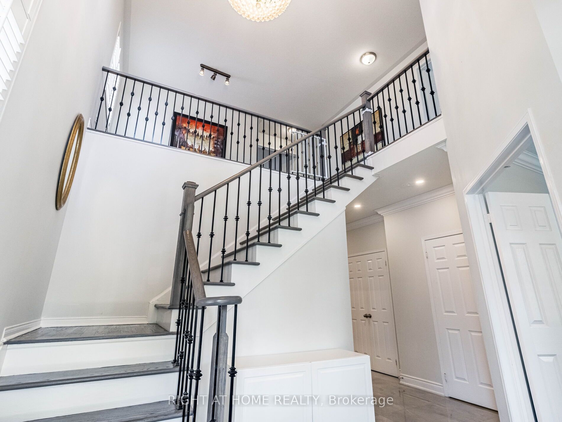 5261 Eaglesview Dr