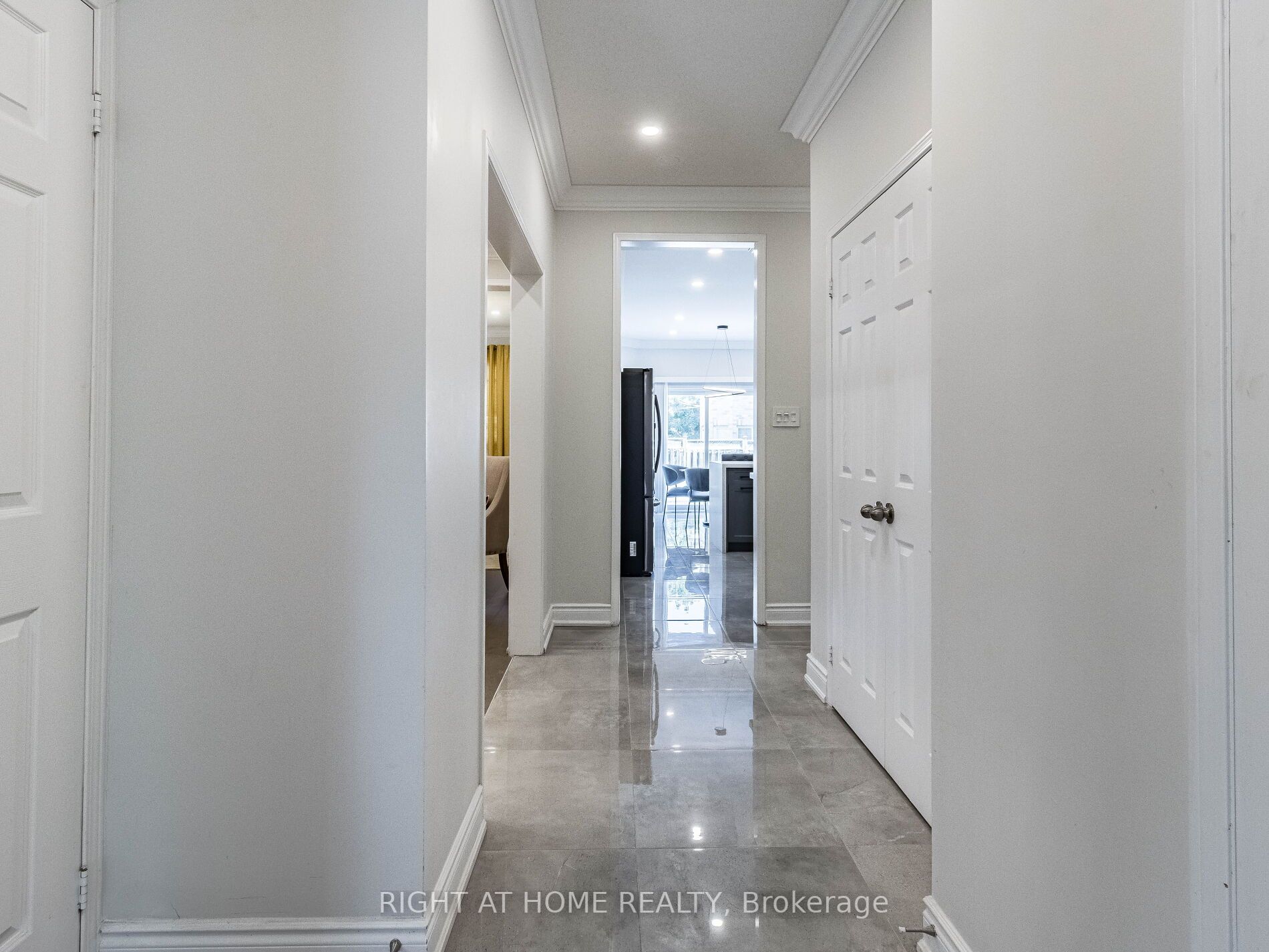 5261 Eaglesview Dr