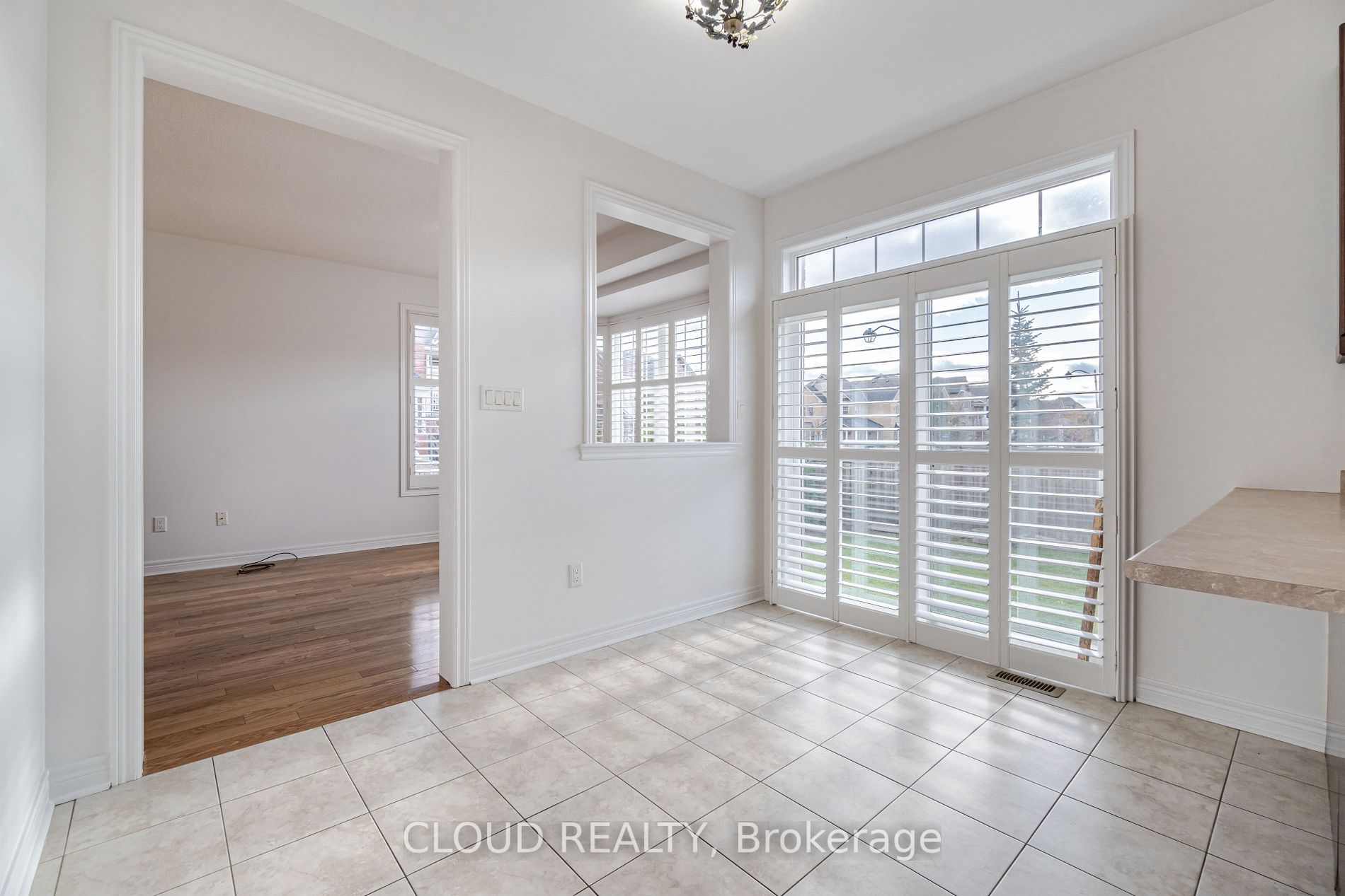 212 Giddings Cres