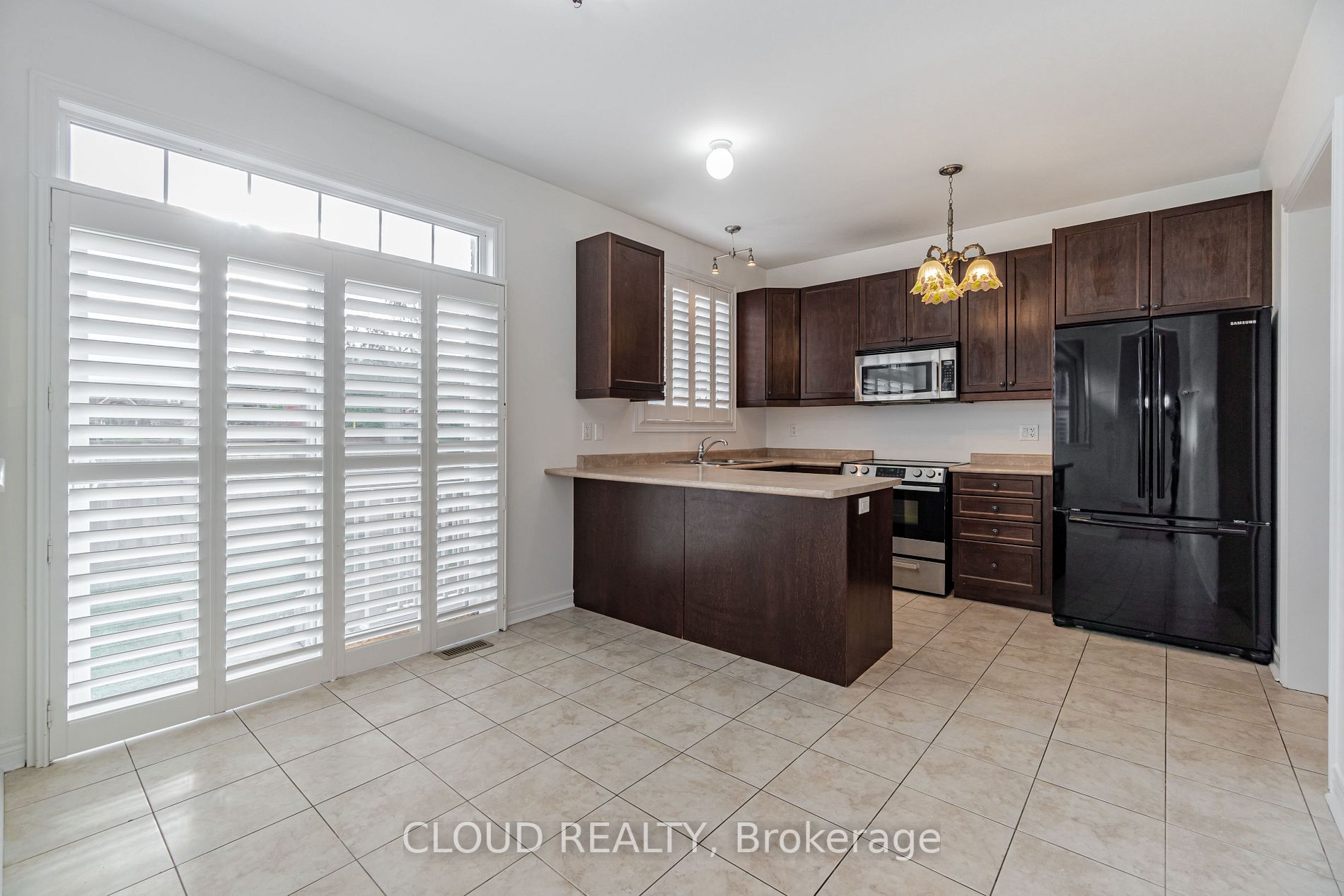 212 Giddings Cres