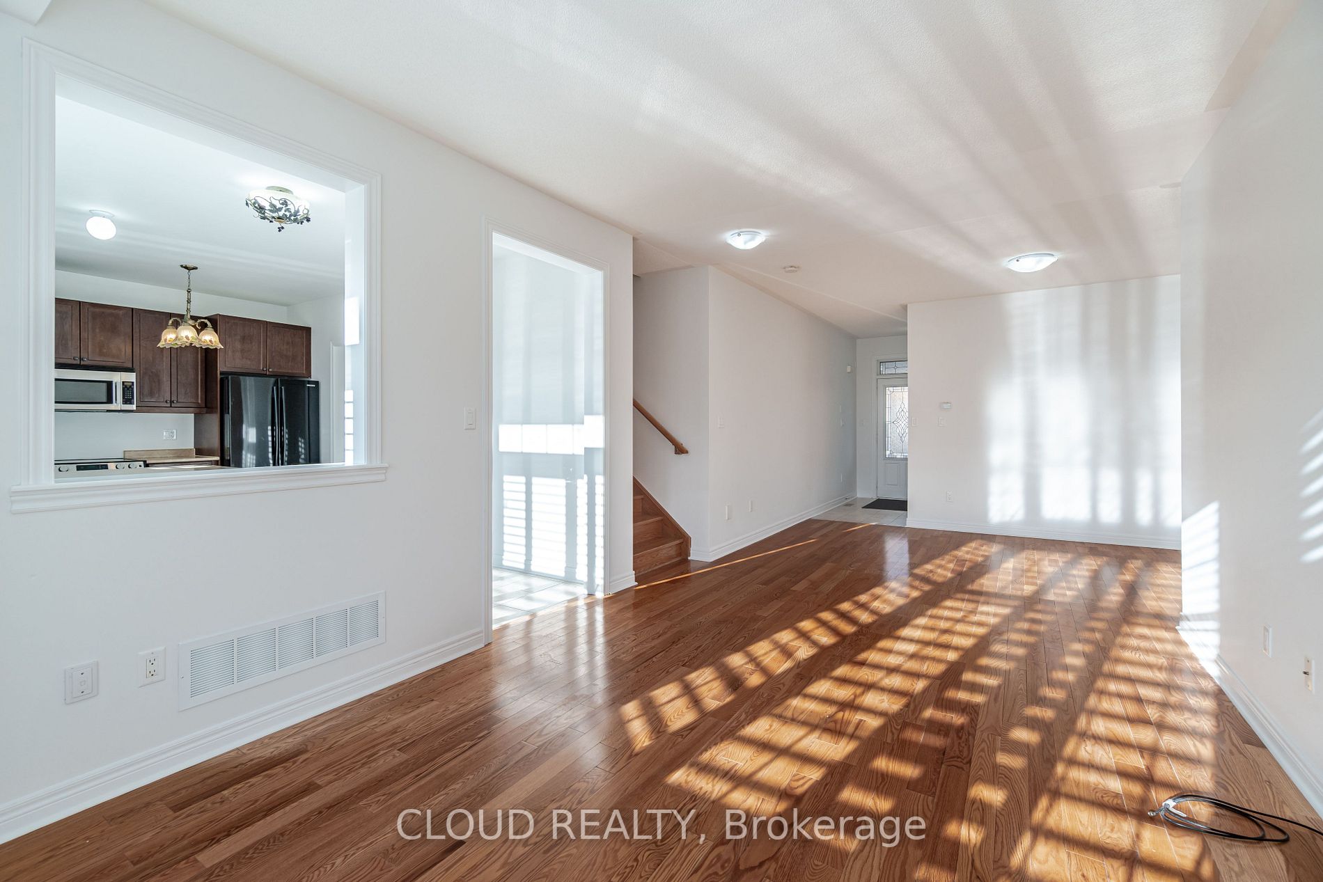 212 Giddings Cres