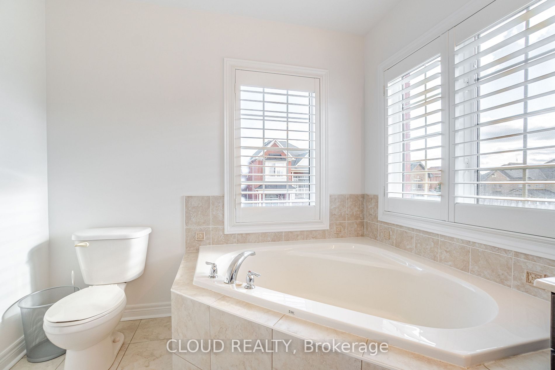 212 Giddings Cres