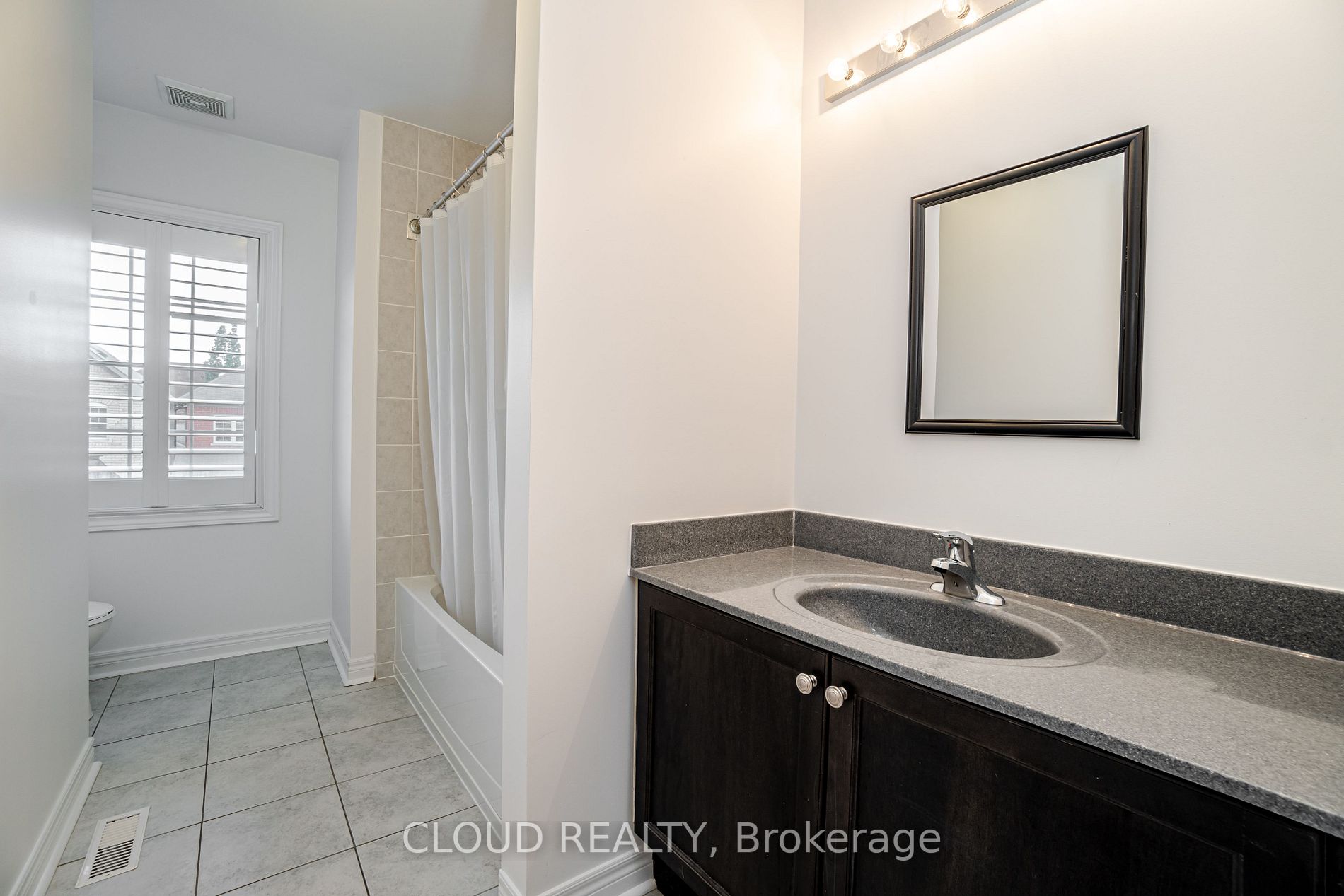 212 Giddings Cres