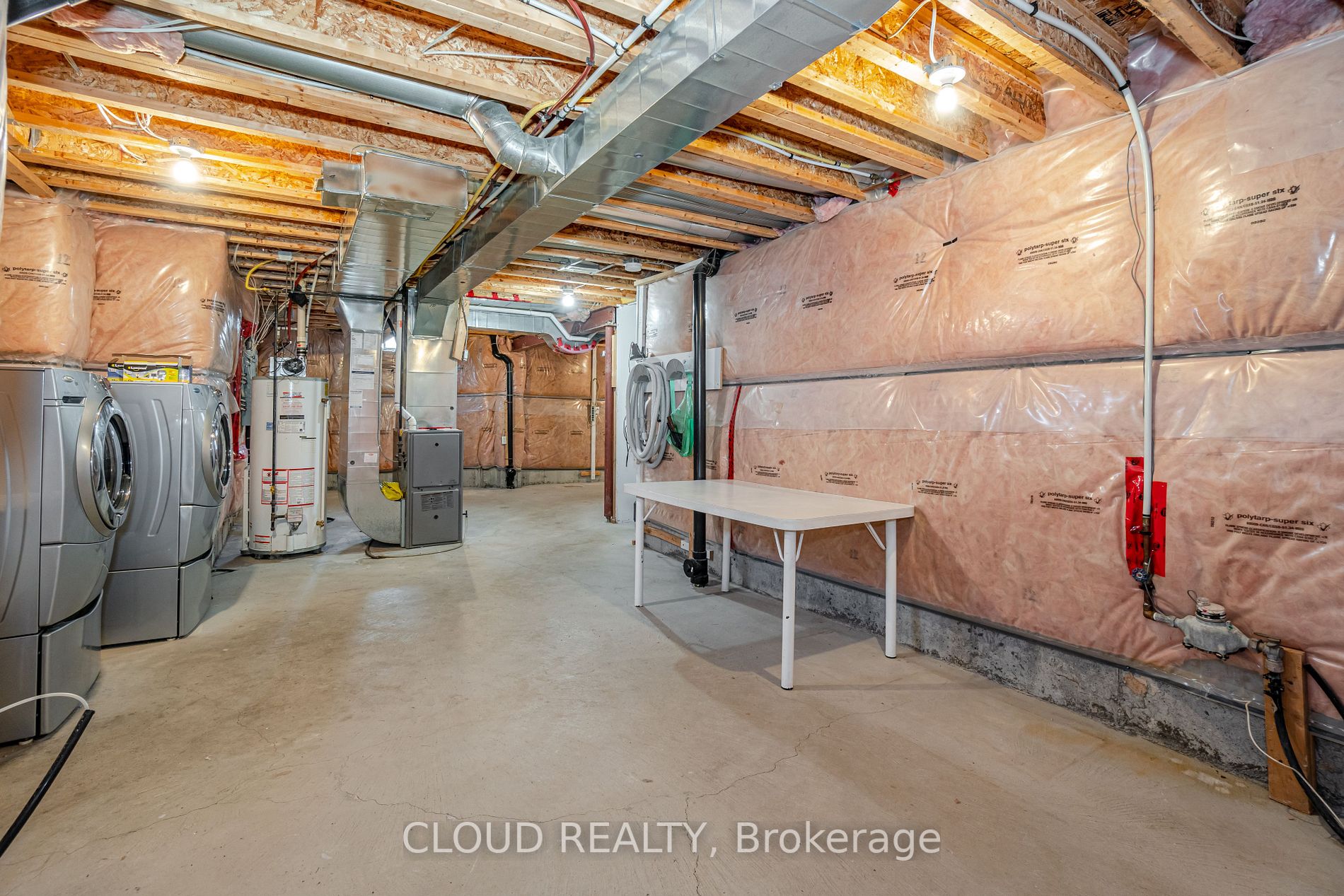 212 Giddings Cres