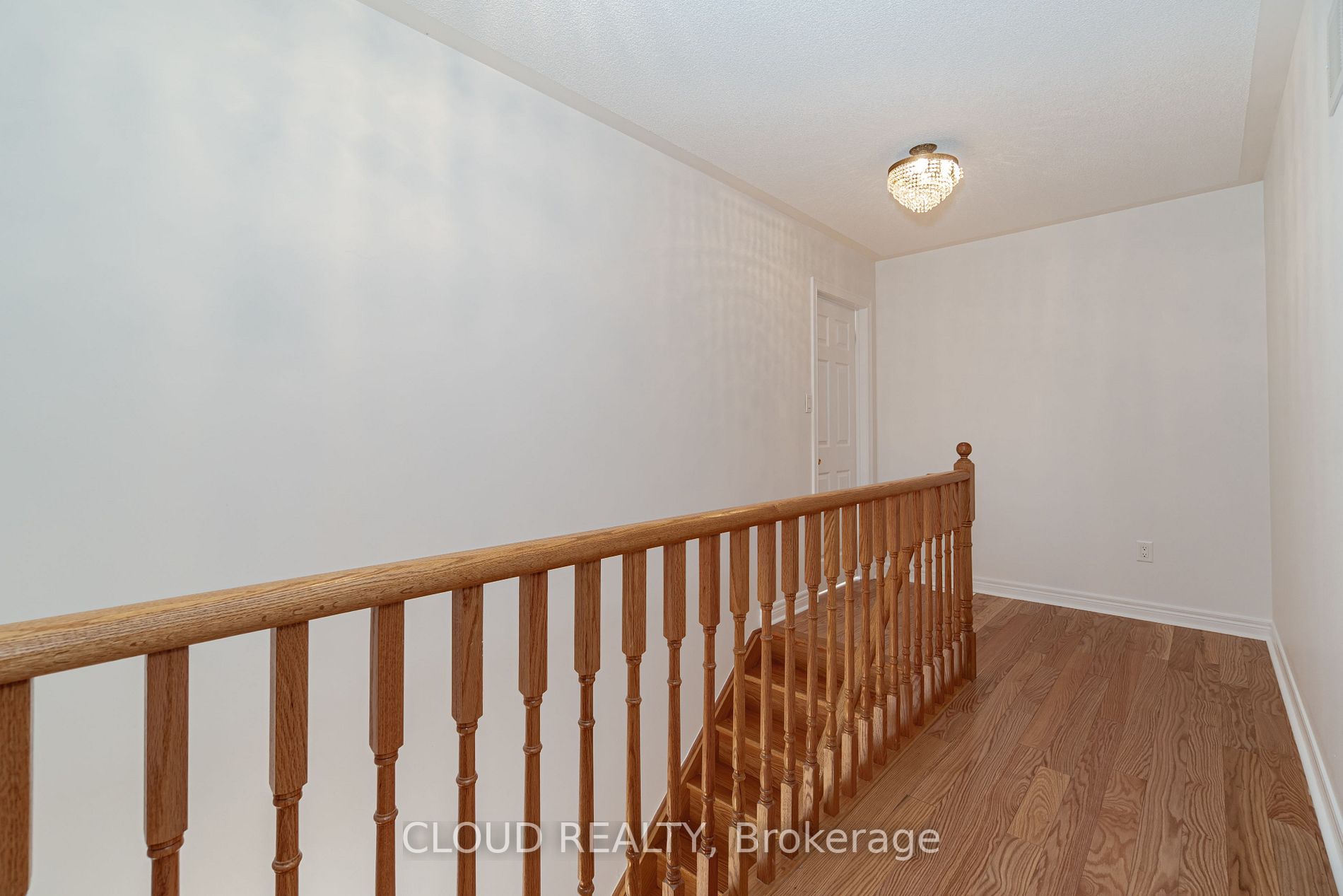 212 Giddings Cres