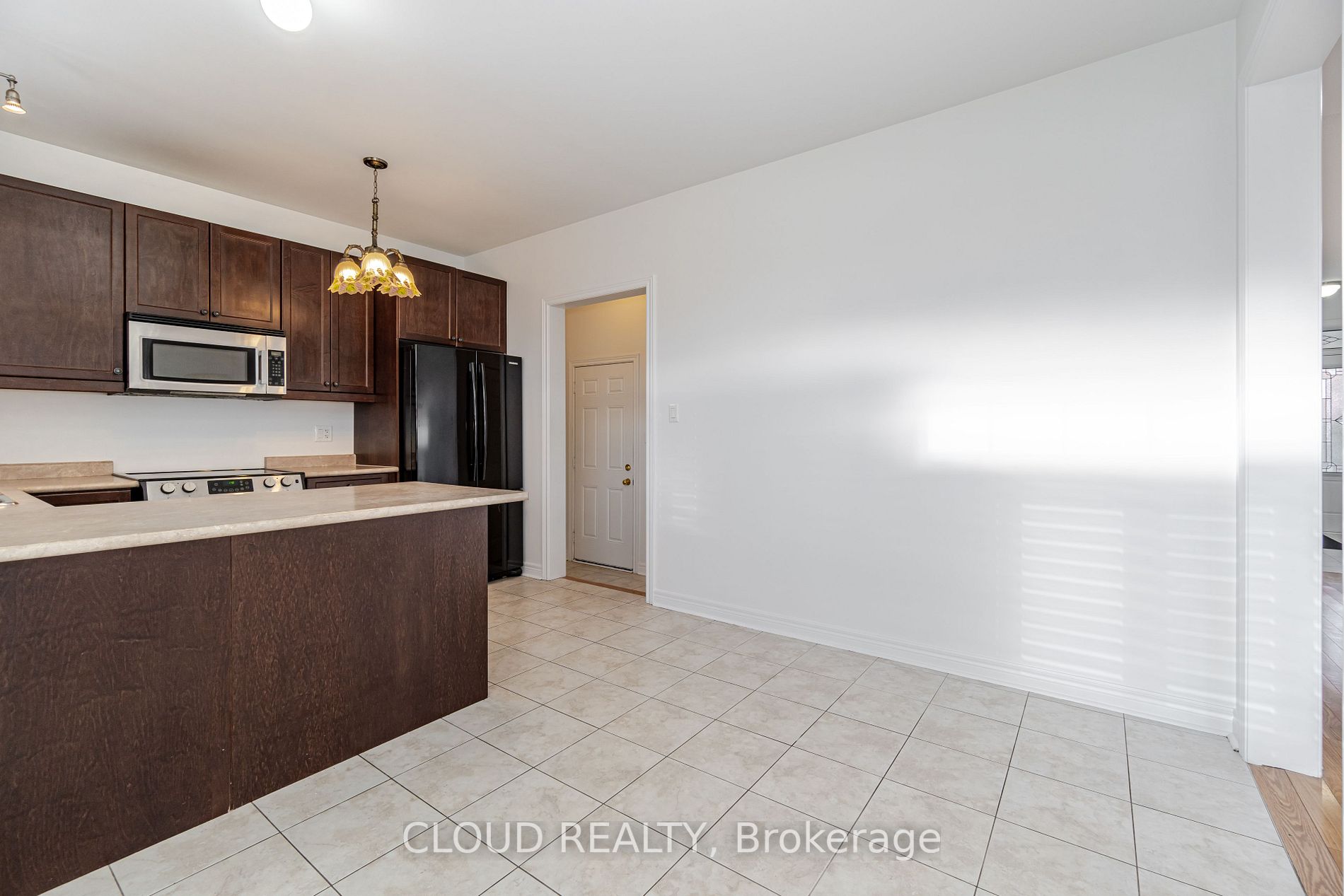 212 Giddings Cres