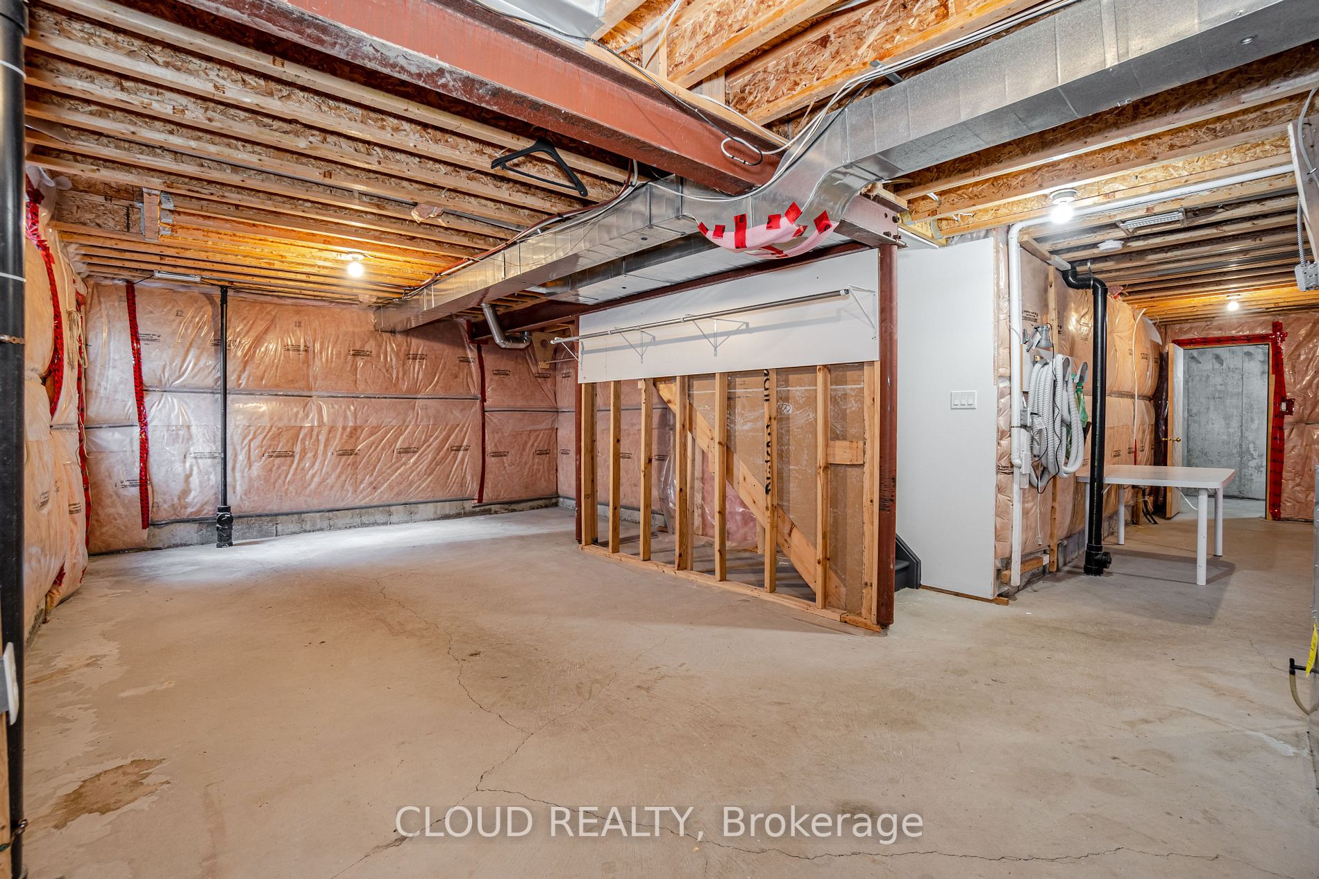 212 Giddings Cres