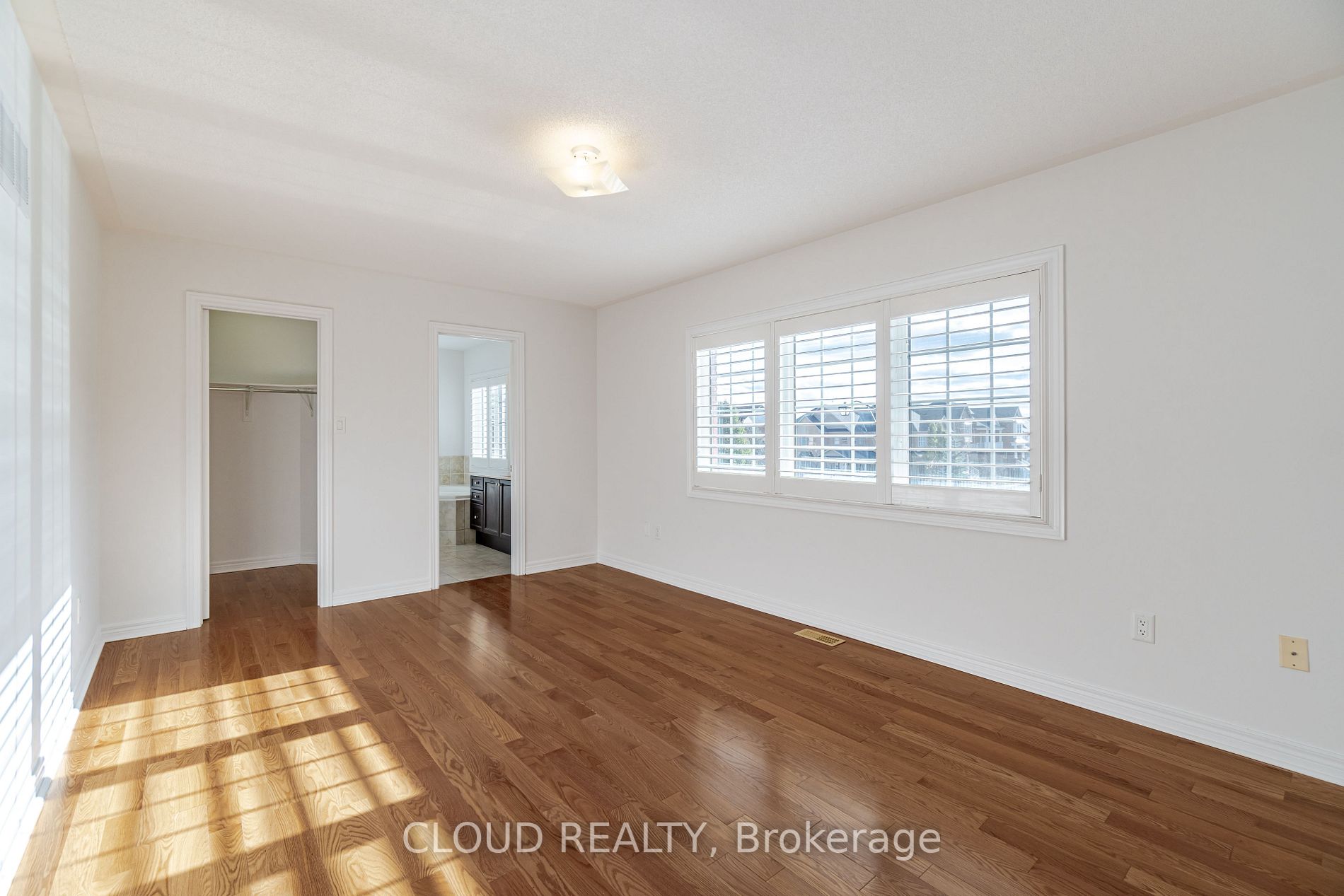212 Giddings Cres