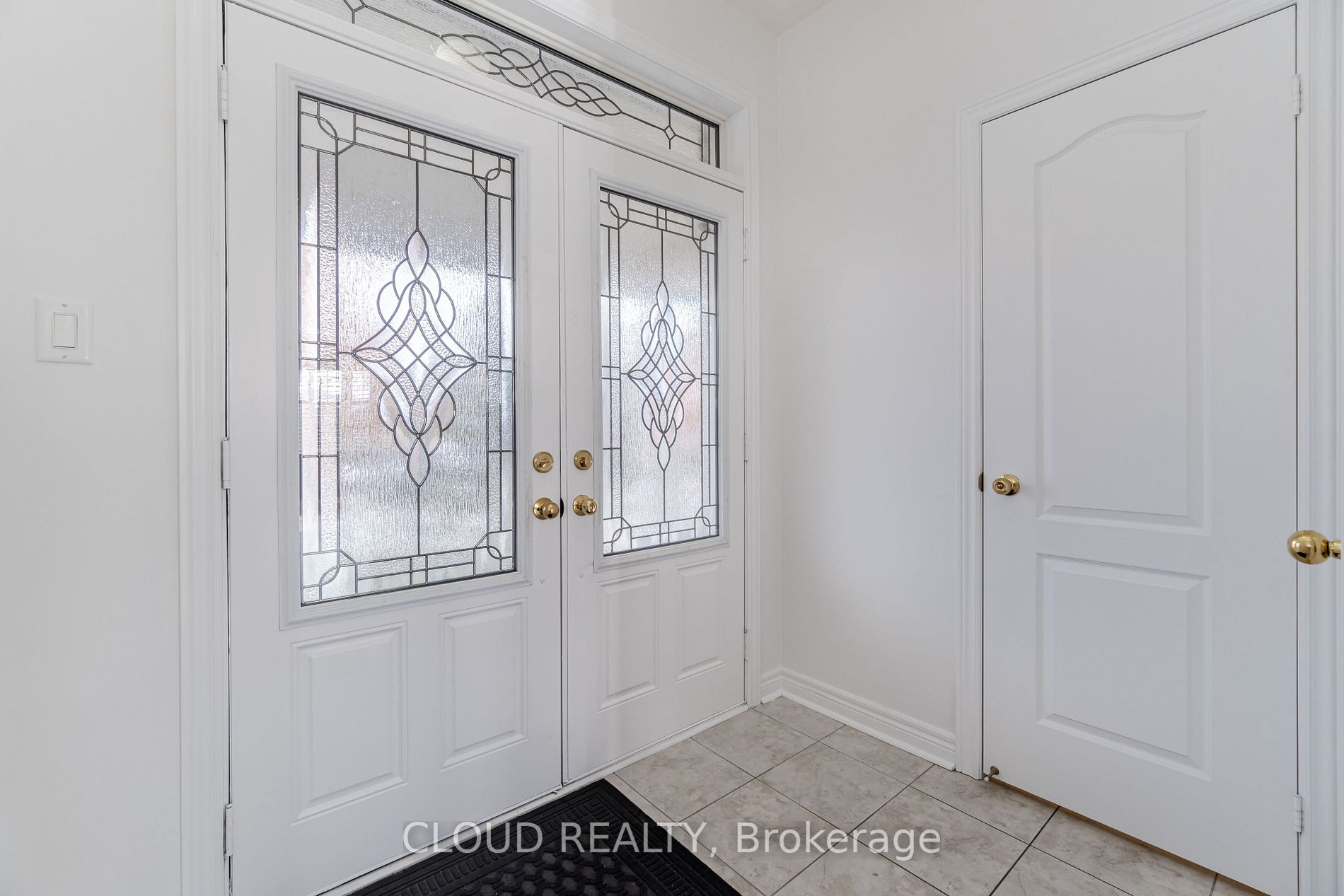 212 Giddings Cres