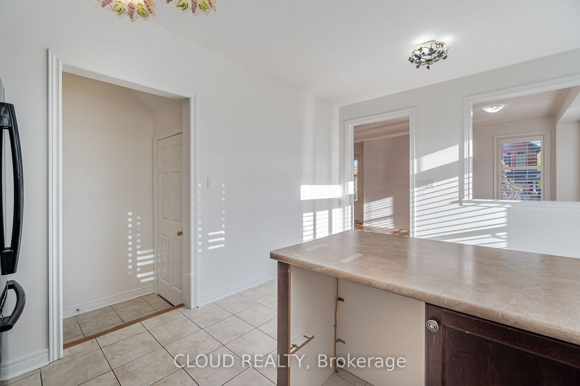 212 Giddings Cres
