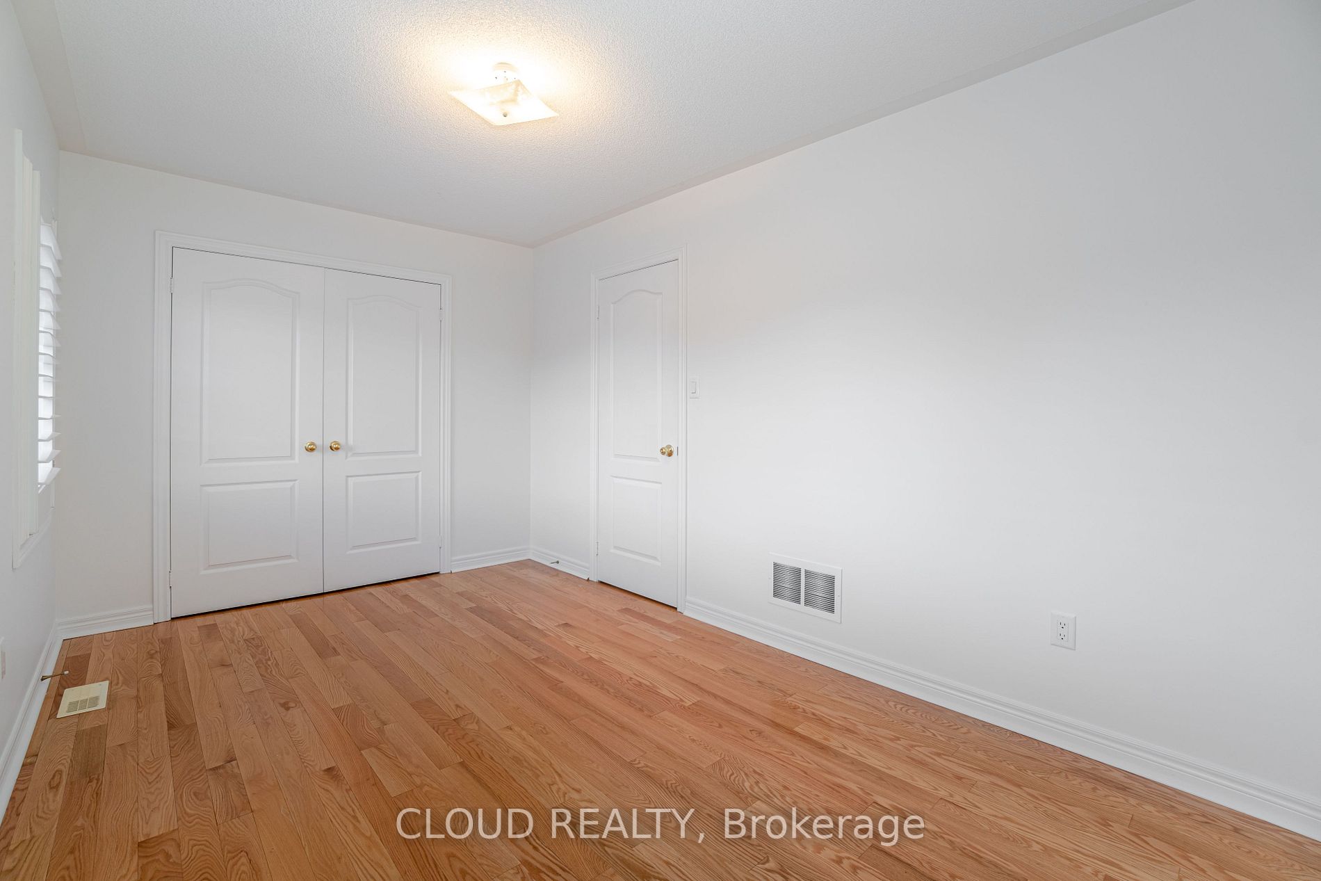212 Giddings Cres