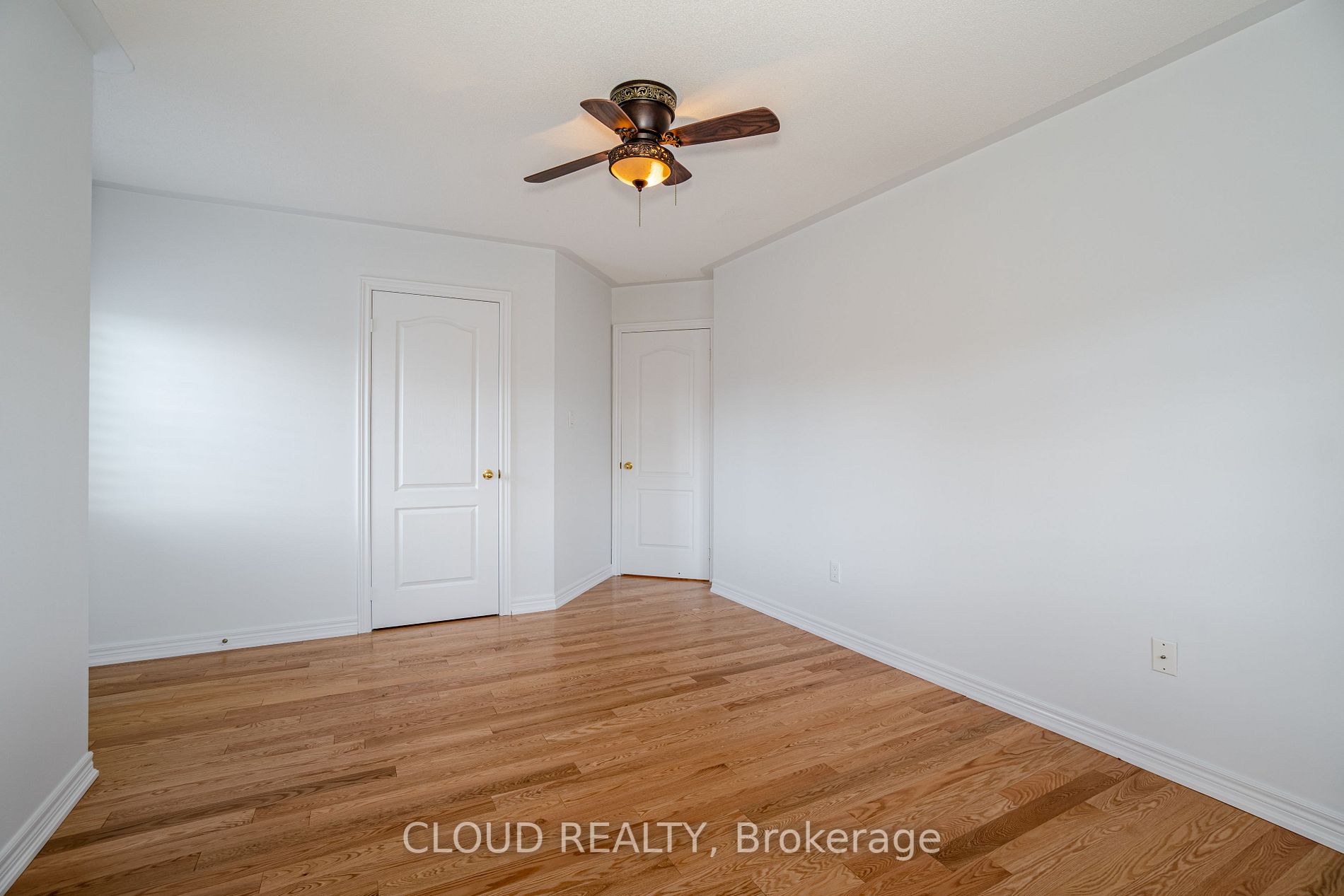 212 Giddings Cres