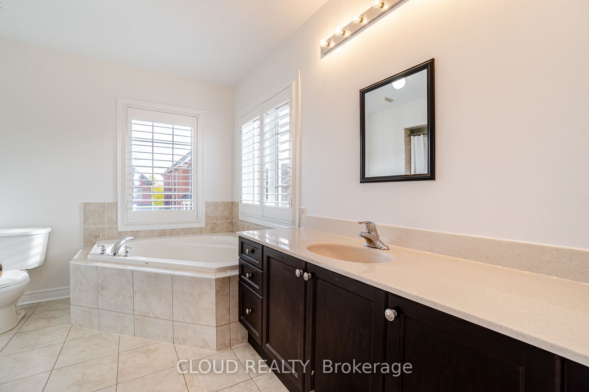212 Giddings Cres